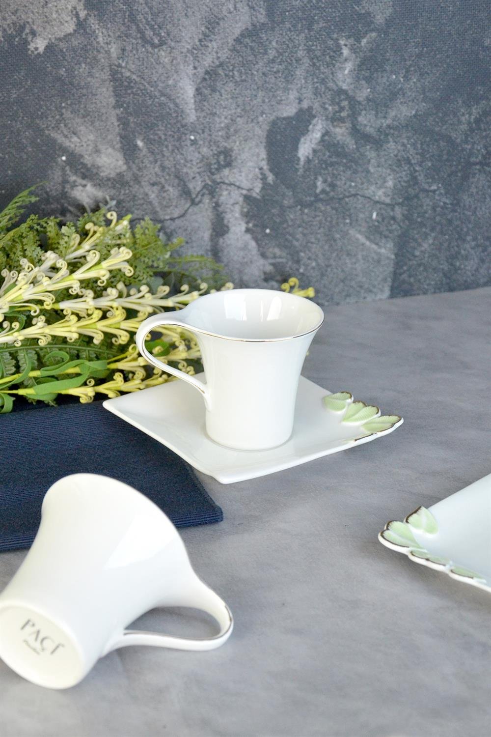 PAÇİ-RENKLİ FİGÜRLÜ NESCAFE FİNCANI