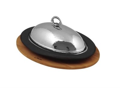 Lava Döküm   Oval Döner, Kebap Tabağı ve bakır dövme kapağı, ahşap altlıklı. Ölçü 32x23cm.