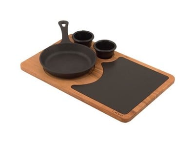 Lava Döküm   Yuvarlak Saplı Tava, Ahşap ve Döküm Demir servis plakası. Çap16cm. (Bu ürüne sos kapları dahil değildir)