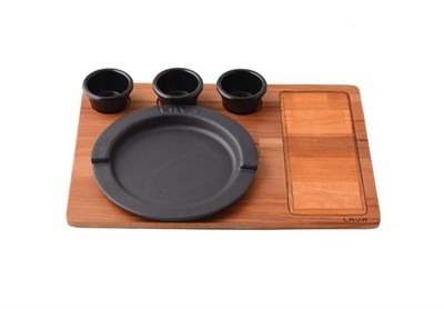 Lava Döküm   Yuvarlak Servis Tabağı ve Ahşap altlığı. Siyah Renk. Çap22cm.  (Bu ürüne Sos kapları dahil değildir)