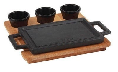 Lava Döküm  Dikdörtgen Hot Plate, ahşap altlıklı. Ölçü 22x15cm. (Bu ürüne sos kapları dahil değildir)