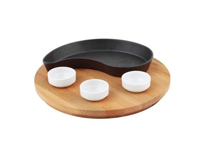 Lava Döküm  Fajita Tavası ve Ahşap Altlığı. YINGYANG şekilli. Ölçü10x20cm. (Bu ürüne sos kapları dahil değildir)