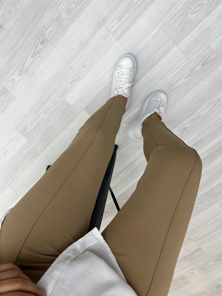 Beli Lastikli Önden Çimalı Düğmeli Pantolon Bej