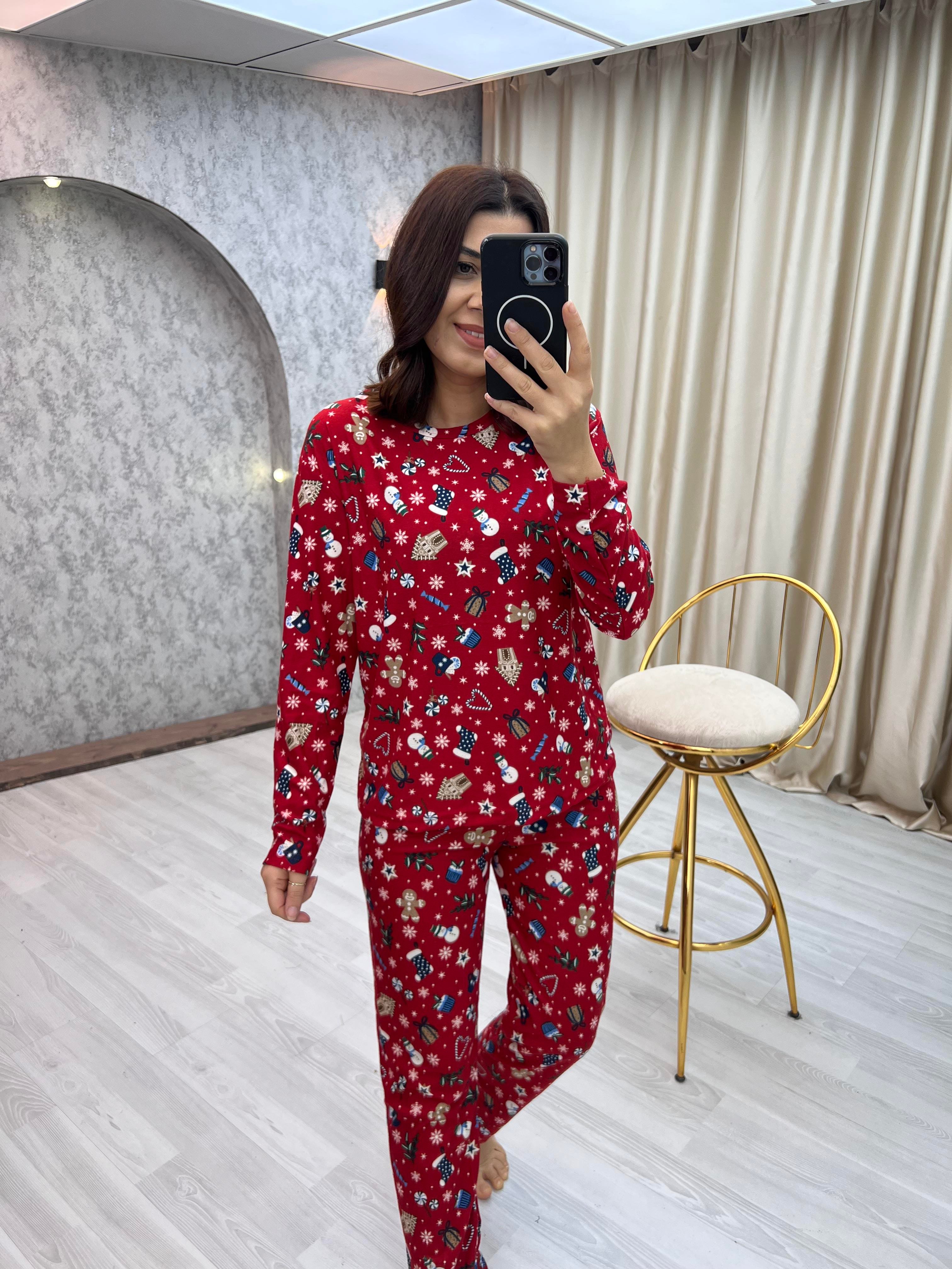 Bisiklet Yaka Yılbaşı Figürlü Pijama Takımı Kırmızı