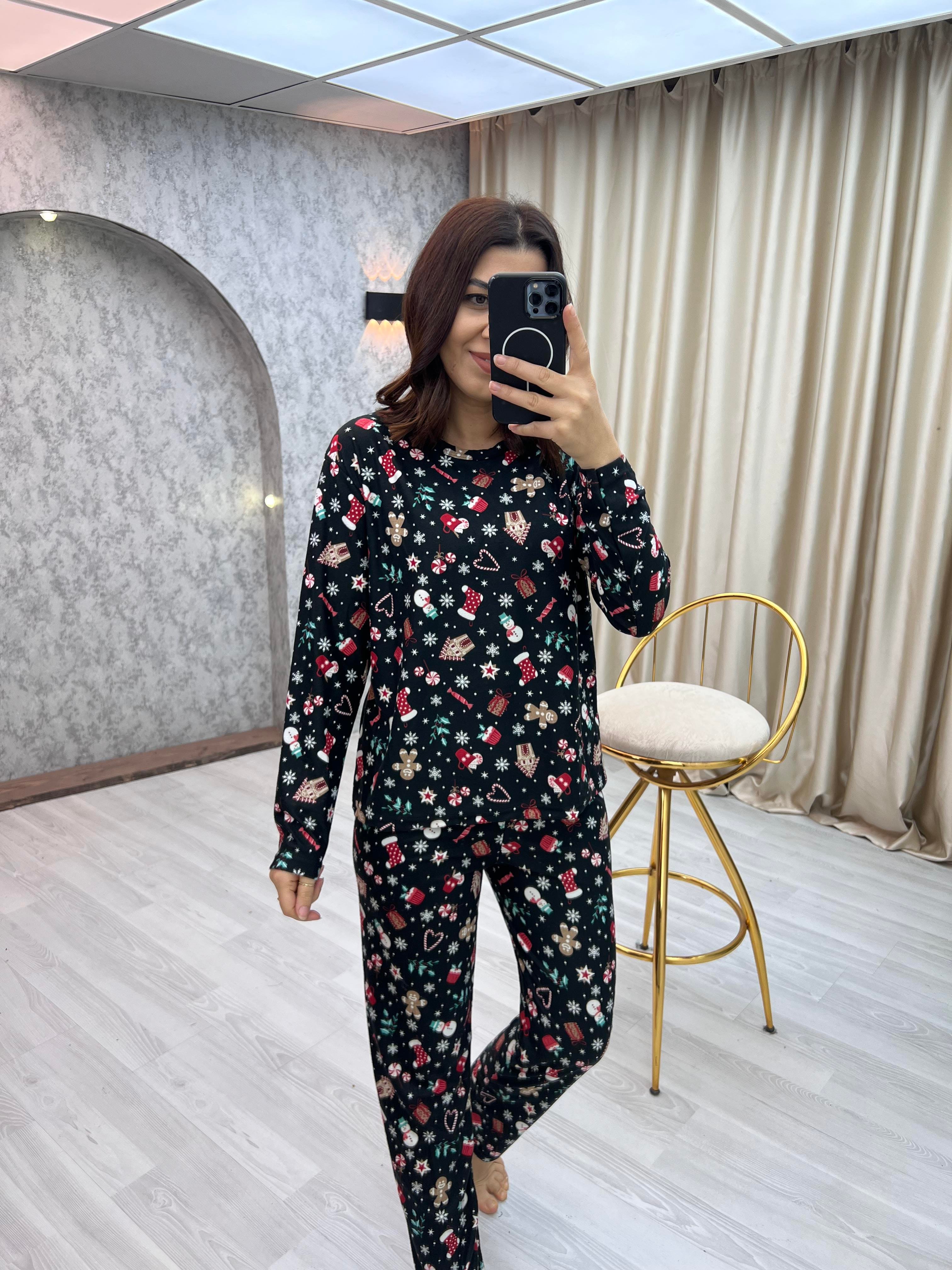 Bisiklet Yaka Yılbaşı Figürlü Pijama Takımı Siyah