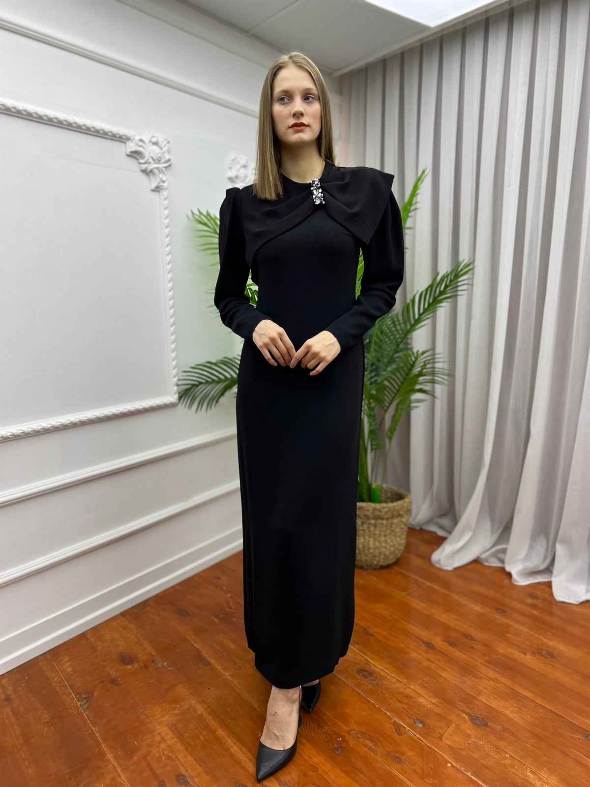 Broşlu Elbise Siyah