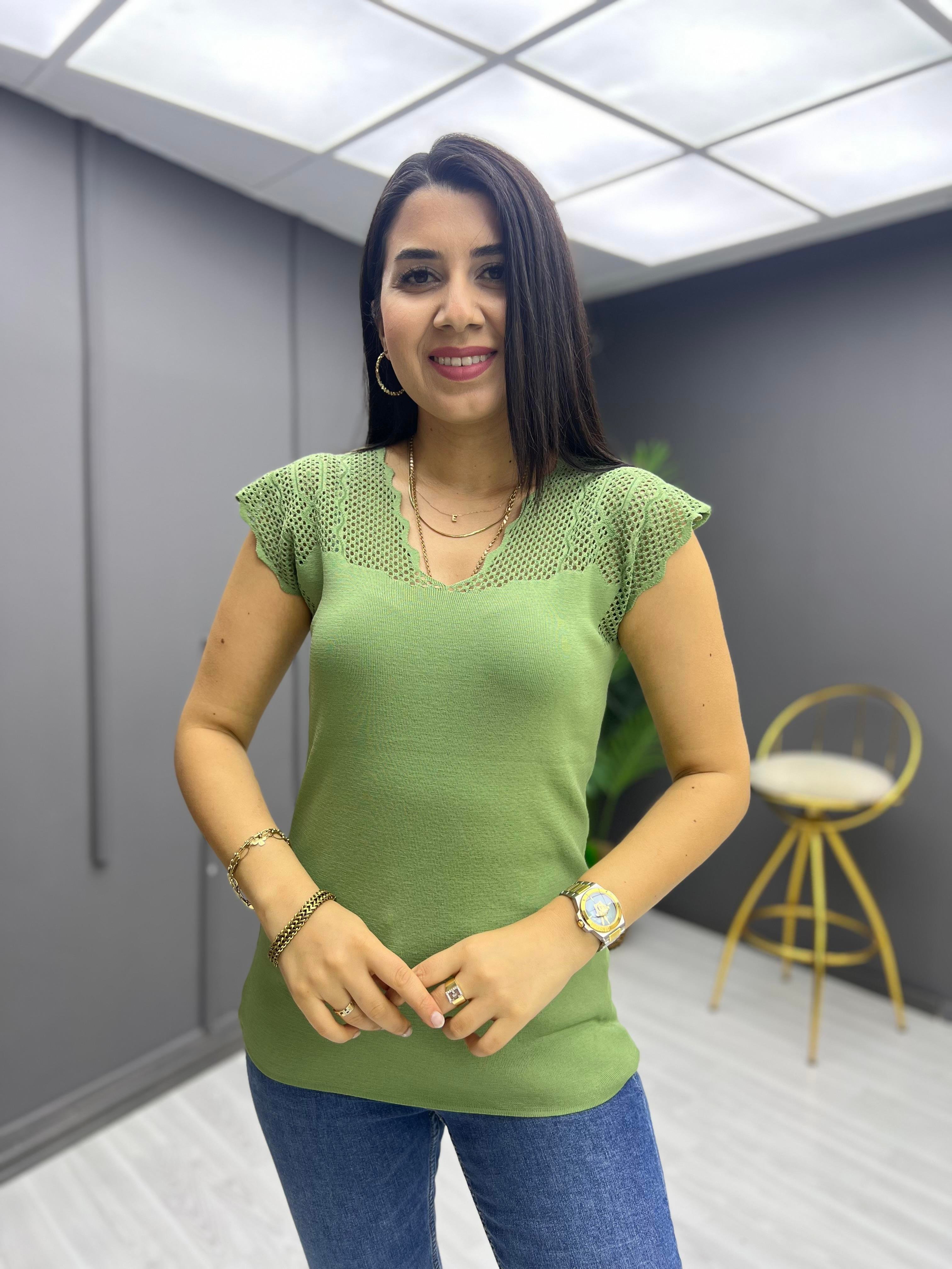 Büyük Beden Omzu Ajurlu Bluz Mint Yeşili