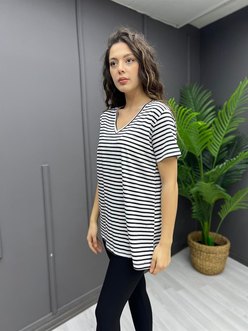 Çizgili V Yaka Basic Tunik Tişört Beyaz