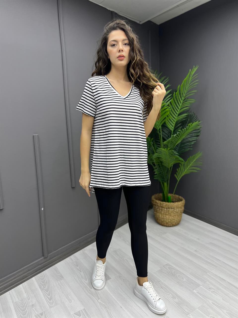 Çizgili V Yaka Basic Tunik Tişört Beyaz