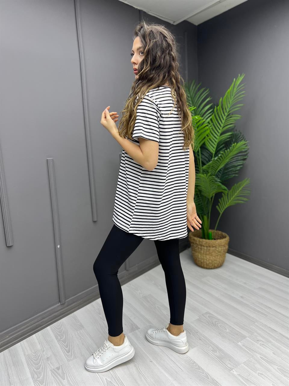 Çizgili V Yaka Basic Tunik Tişört Beyaz