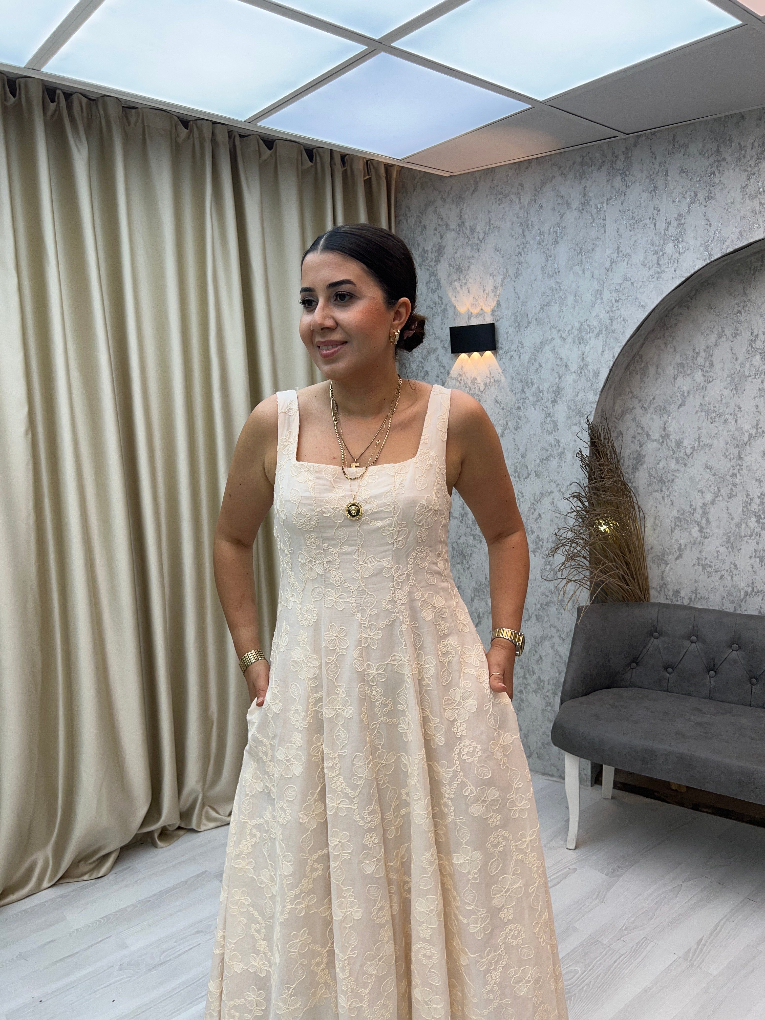 Güpür İşleme Elbise Krem
