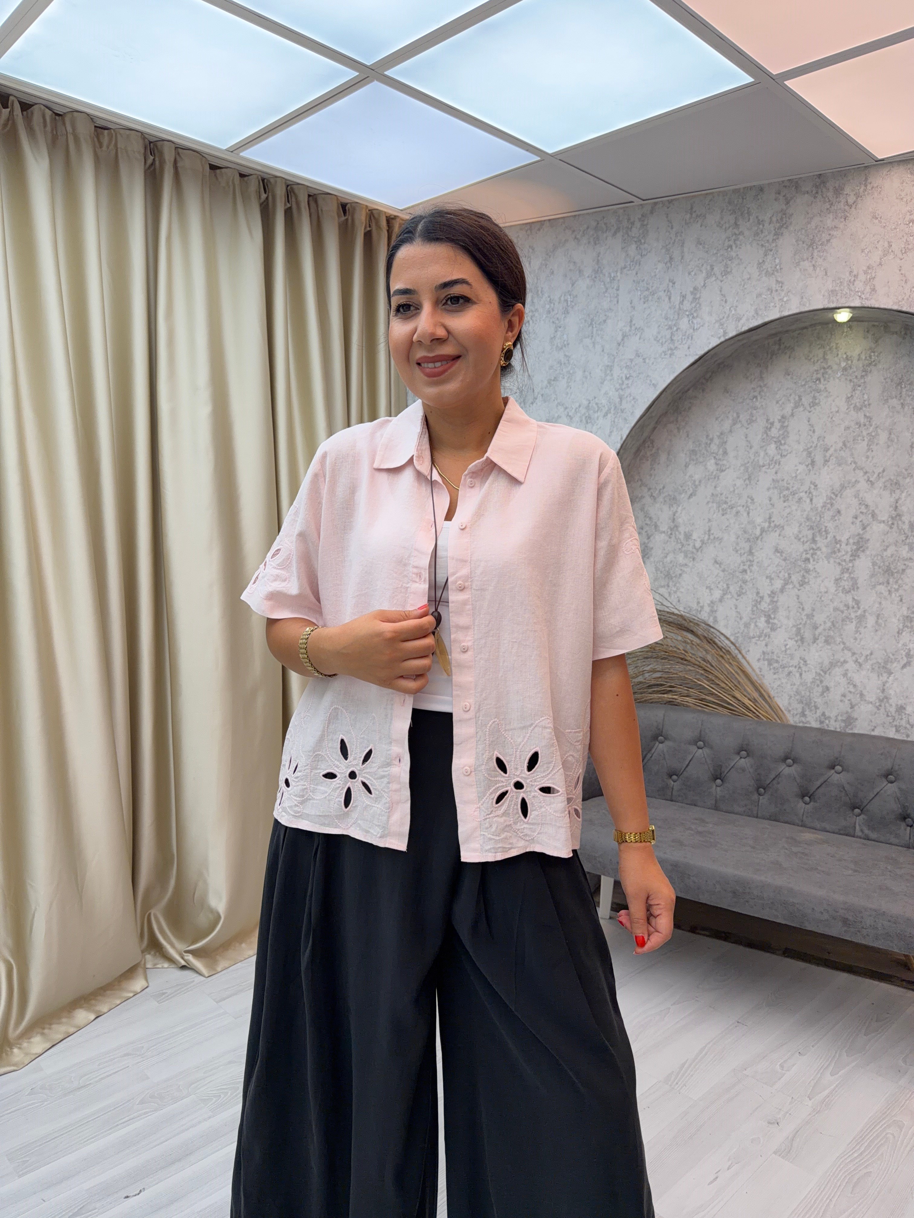 Kol Ve Eteği Çiçekli Nakışlı Gömlek Pembe