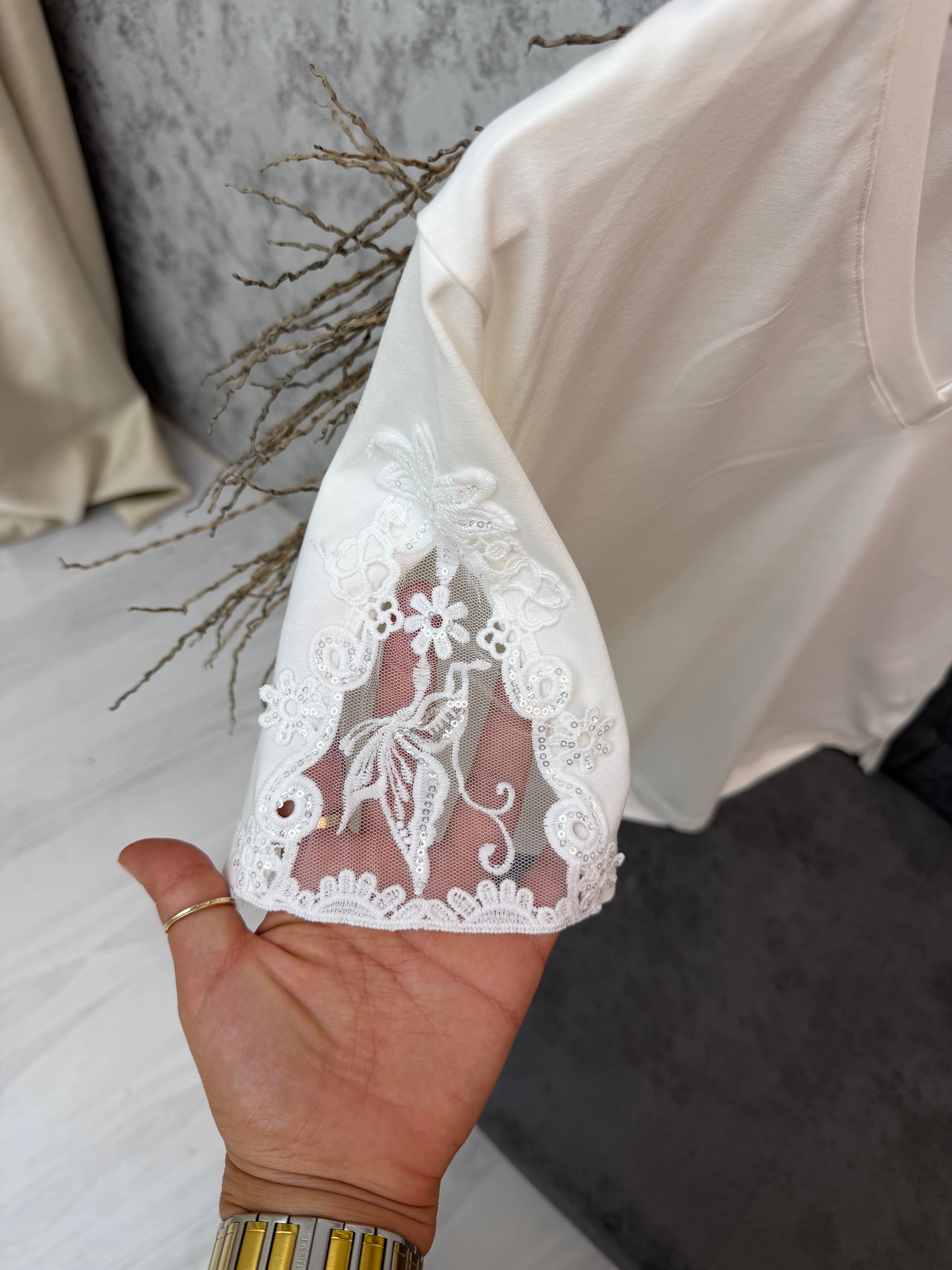 Kolları  Aplike Dantel Tişört Ekru