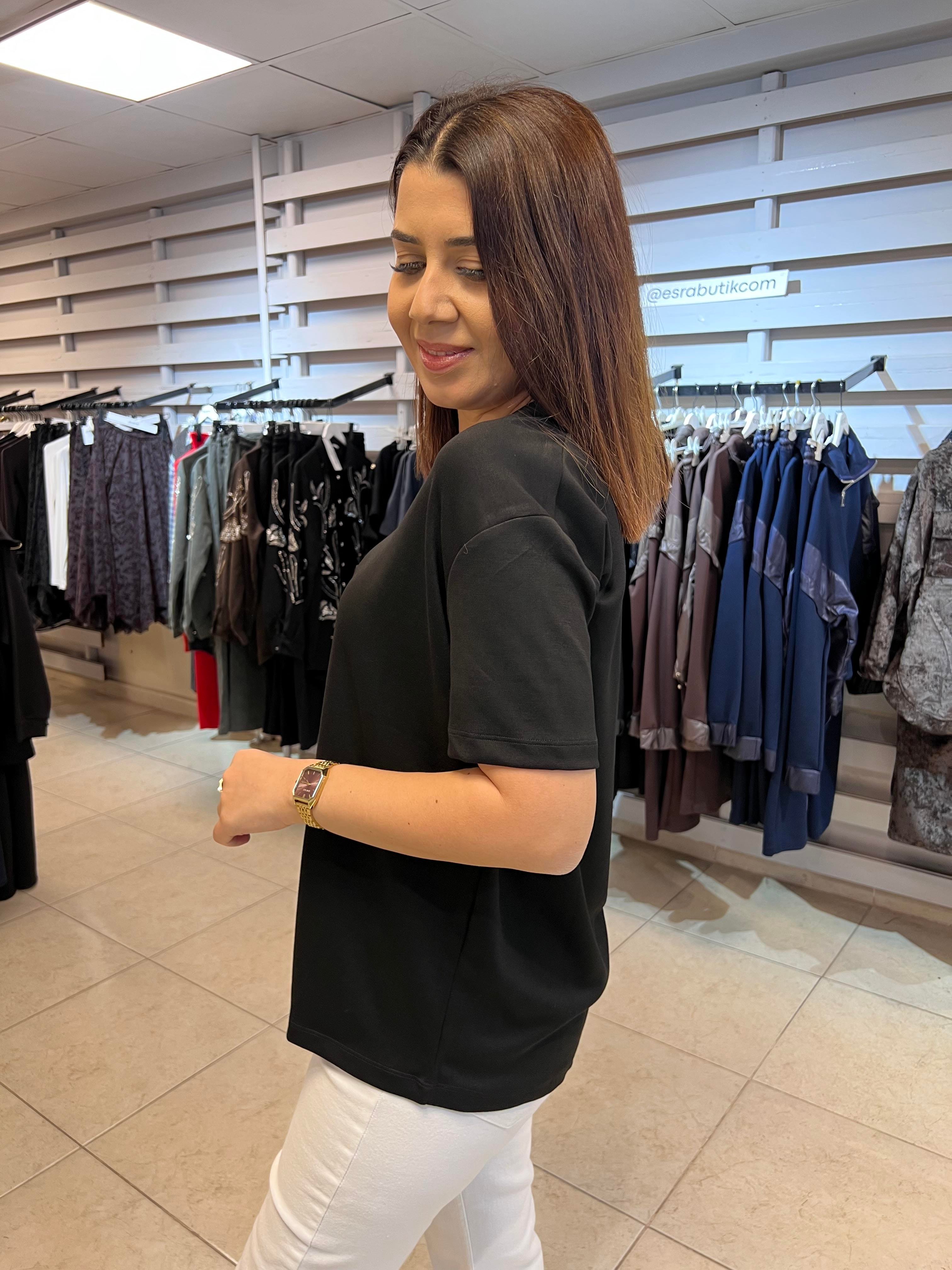 V Yaka Salaş Tişört Siyah