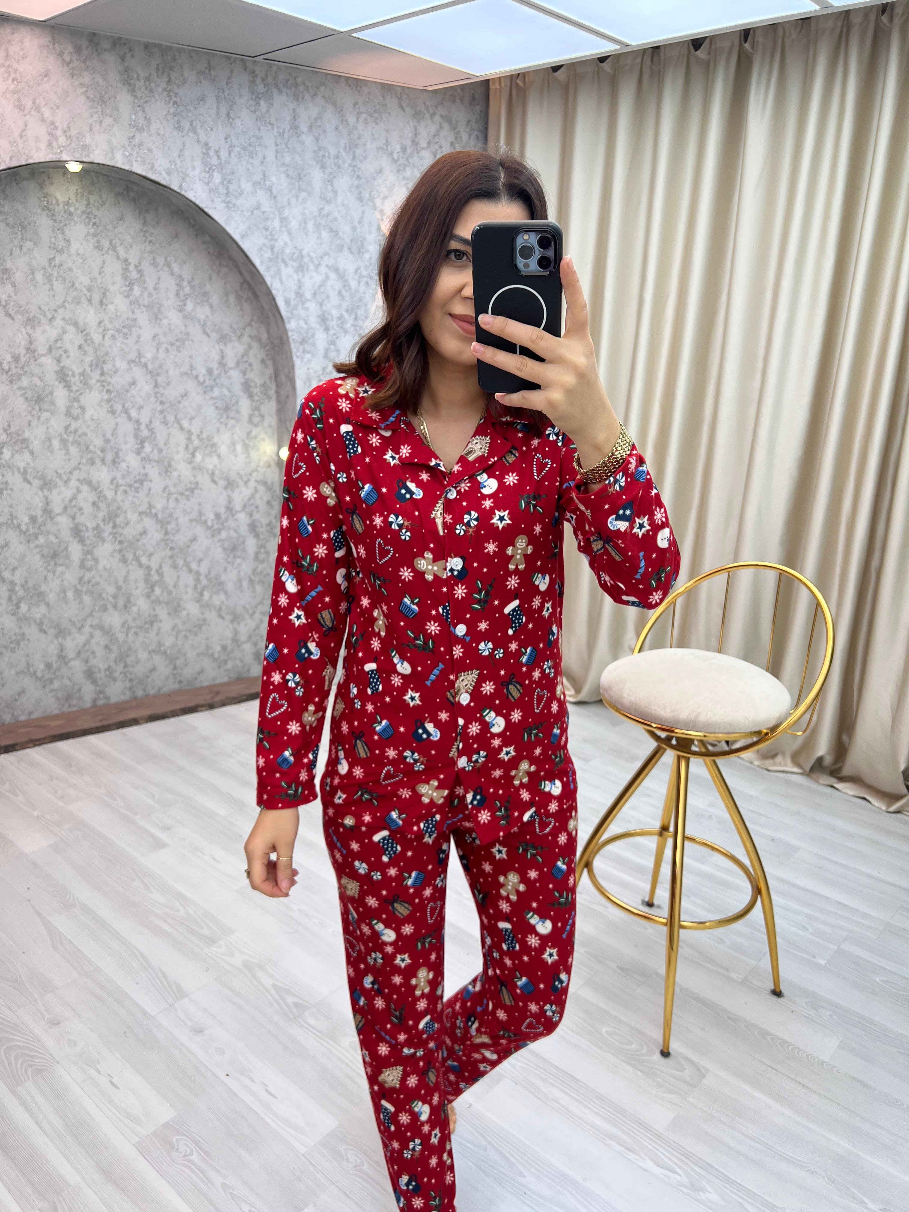 Yakalı Yılbaşı Figürlü Pijama Takımı Kırmızı