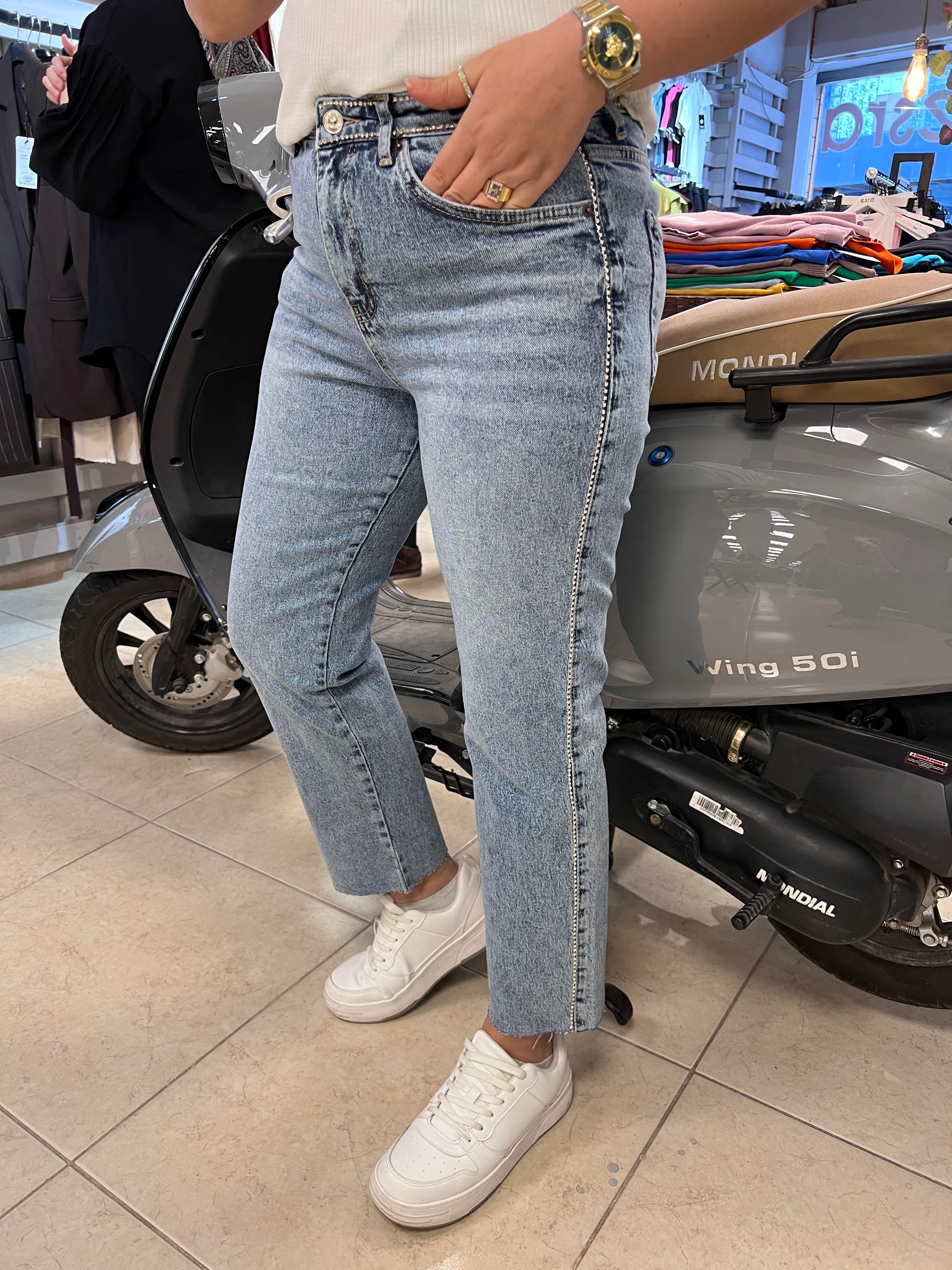 Yanları Taşlı Boyfit Jean