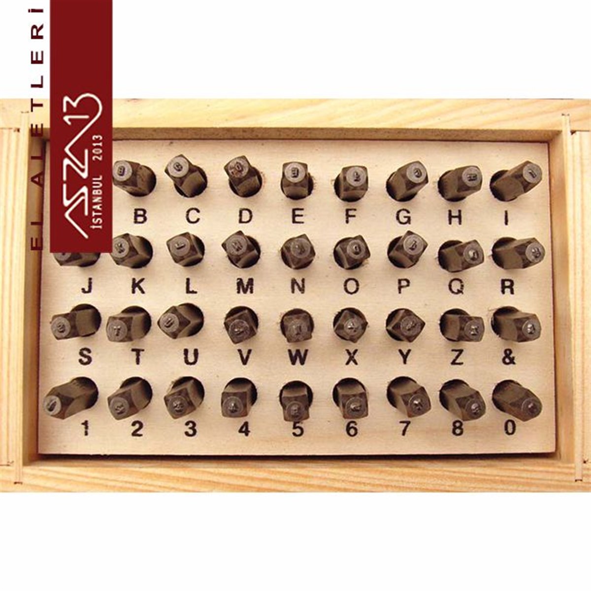 Gotik Karakter Büyük Harf ve Rakam Metal Damga SetiALET, ARAÇ ve GEREÇBeadSmithAhşap Kutulu Metal Damga 3 mm Gotik Büyük Harf ve Rakam Seti