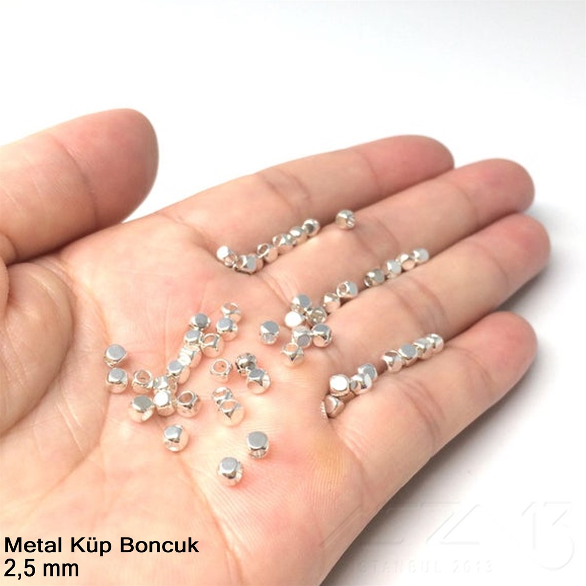 Metal Ara Malzeme / Metal Boncuk Malzeme / Yuvarlak Metal BoncukMetal Boncuk MalzemeMarkasız06.Tm.Mm.Bm.46Metal Boncuk - Küp - 2,5 mm - Gümüş Kaplama / 60 Adet