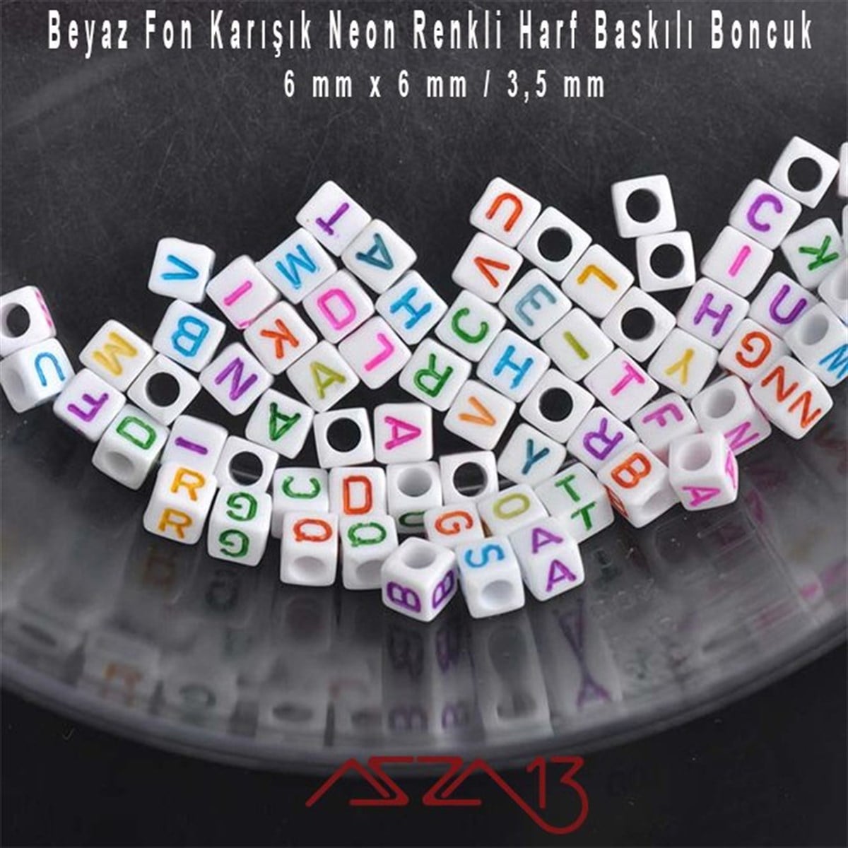 Plastik BoncukBONCUK ve TAŞMarkasız310 Adet 6 mm Beyaz Fon, Karışık Neon Renkli Harfli Küp Boncuk (50 Gr)