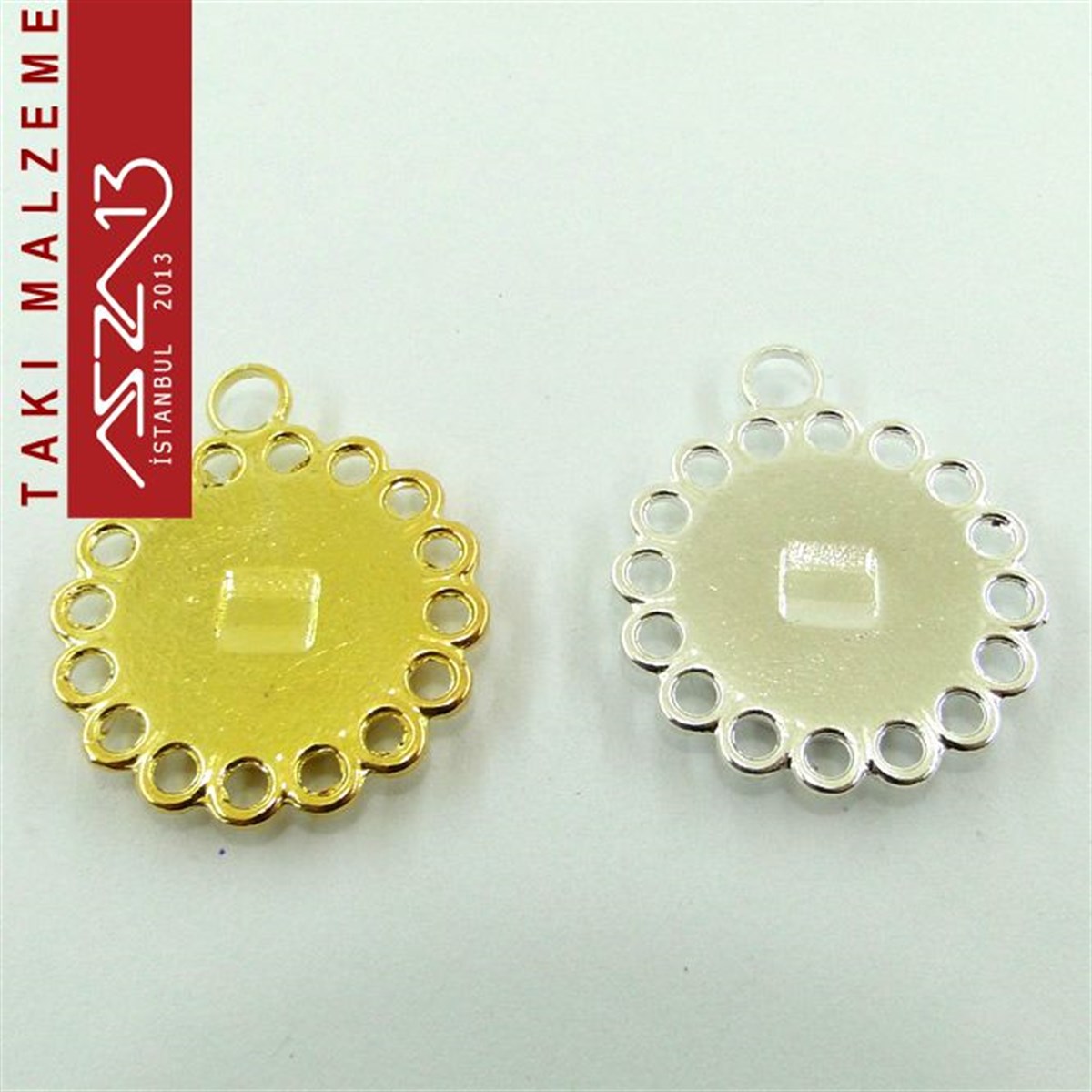 Taş Yuvaları, Montürler, Sıvama MalzemeleriTAKI MALZEMEMarkasızAltın - Gümüş Kaplamalı 33x28 mm Yuvarlak Kaboşon Yuva, Taş Ölçüsü 16 mm / Paket İçeriği 1 Adet