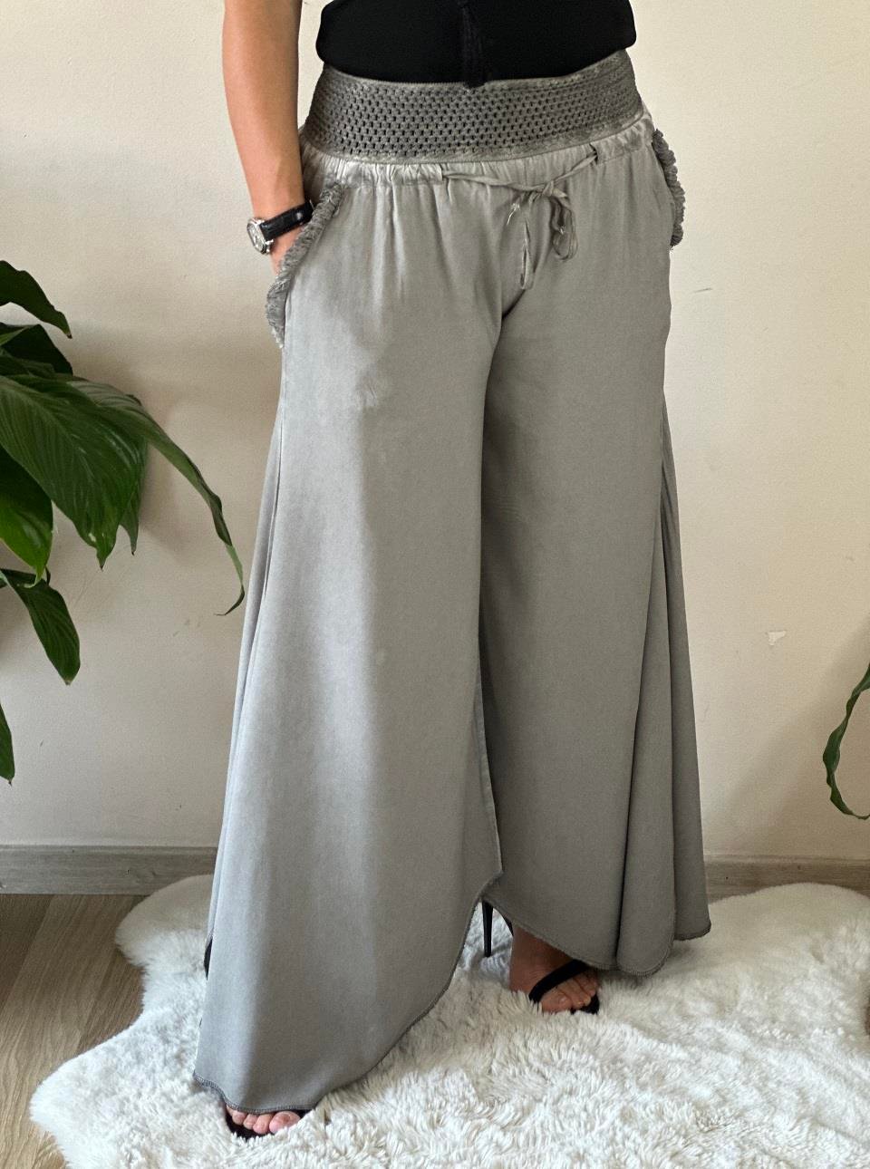 410555 Yüksek Bel Yanları Yırtmaçlı Füme Pantolon 
