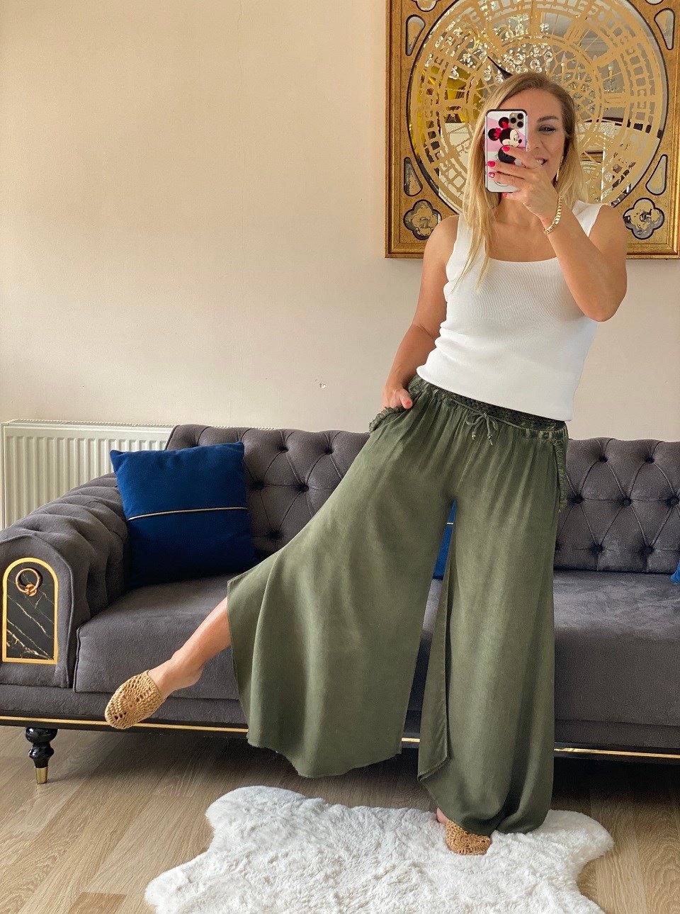 410558 YÜKSEK BEL YANLARI YIRTMAÇLI HAKİ PANTALON 
