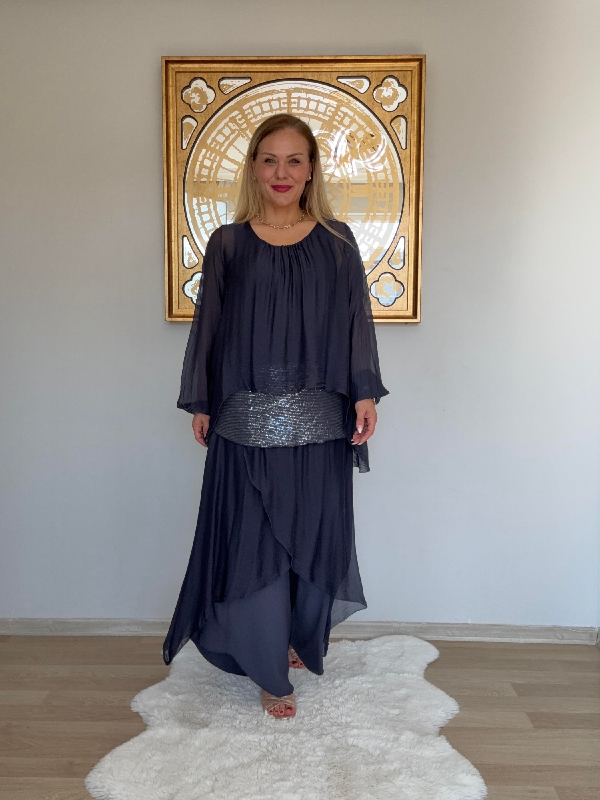613 İtalyan Pul Detaylı Asimetrik Bluz Pantolon  Takım 