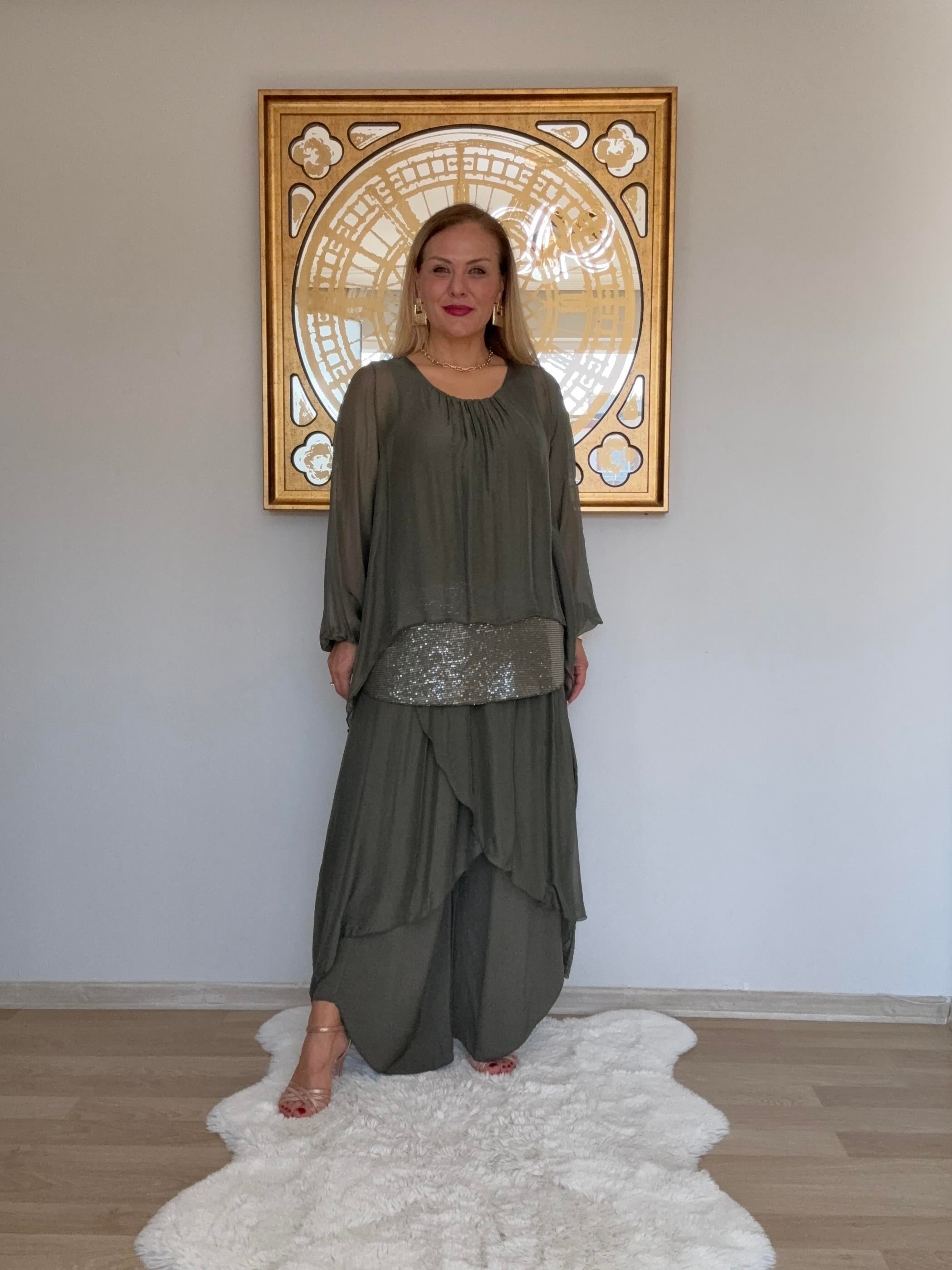 614 İtalyan Pul Detaylı Asimetrik Bluz Pantolon  Takım 