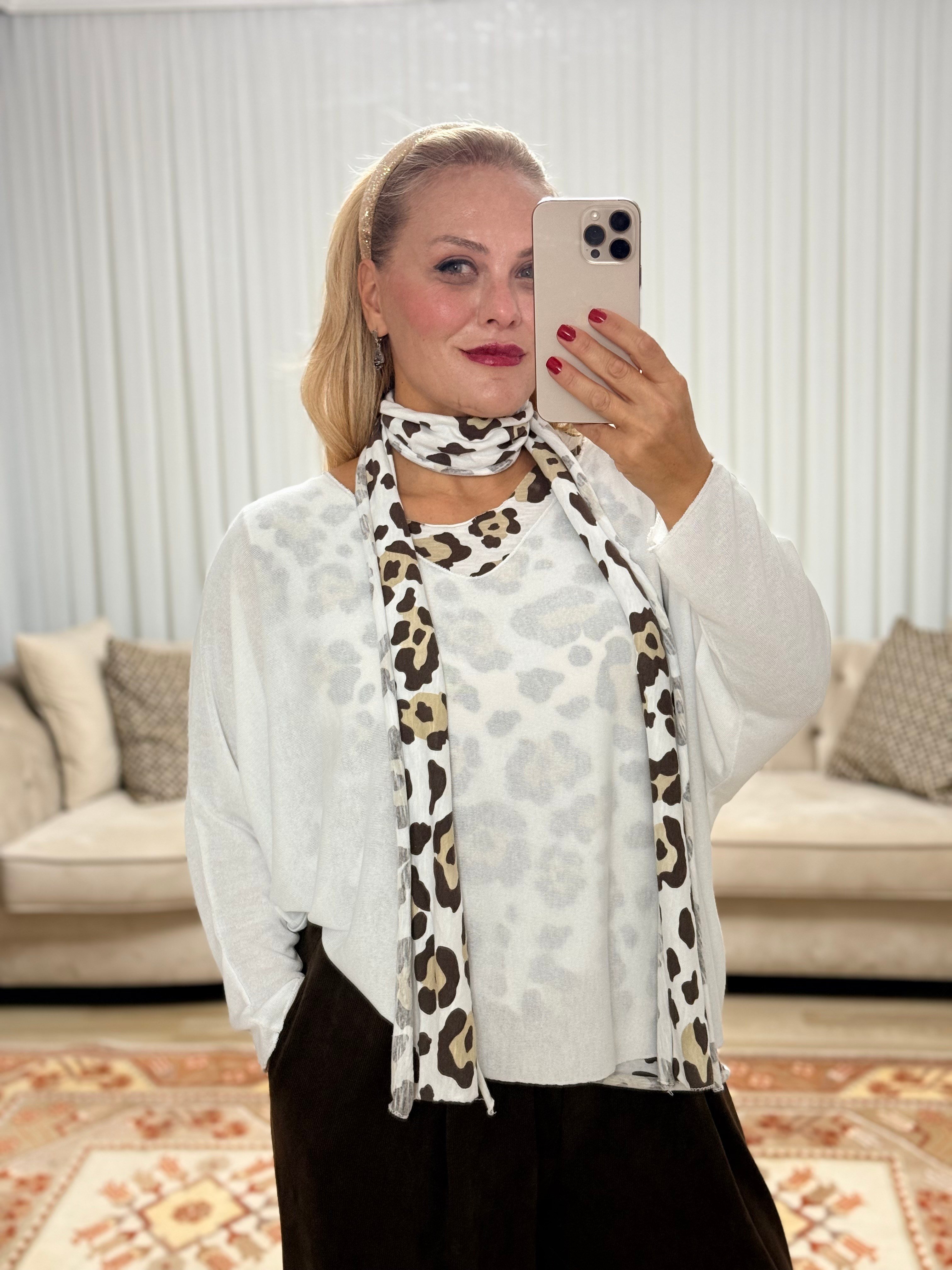 941  Leopar Desen Fularlı Bluz
