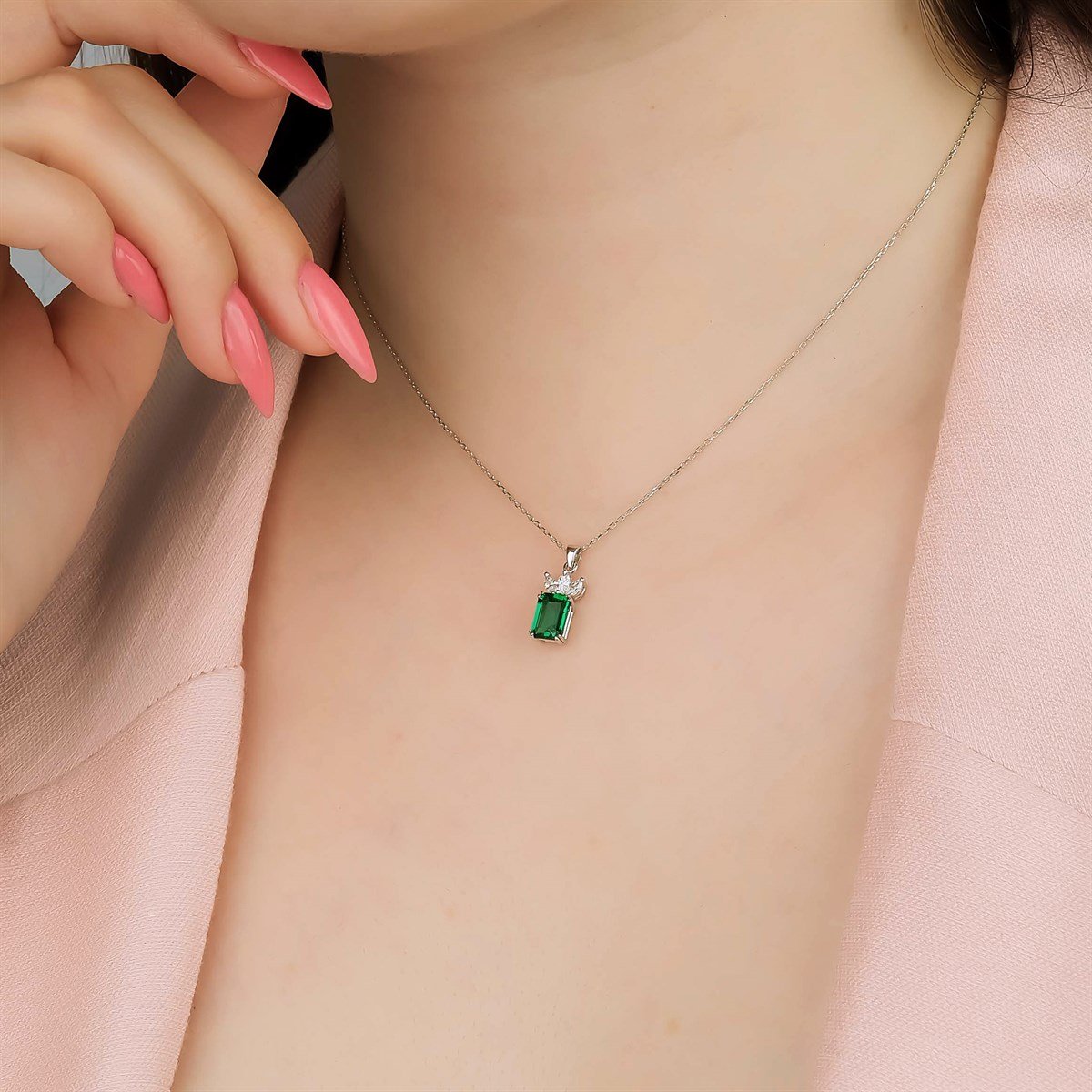 Pırlanta Emerald KolyeYaza Merhaba KolyeEMERALD KOLYE