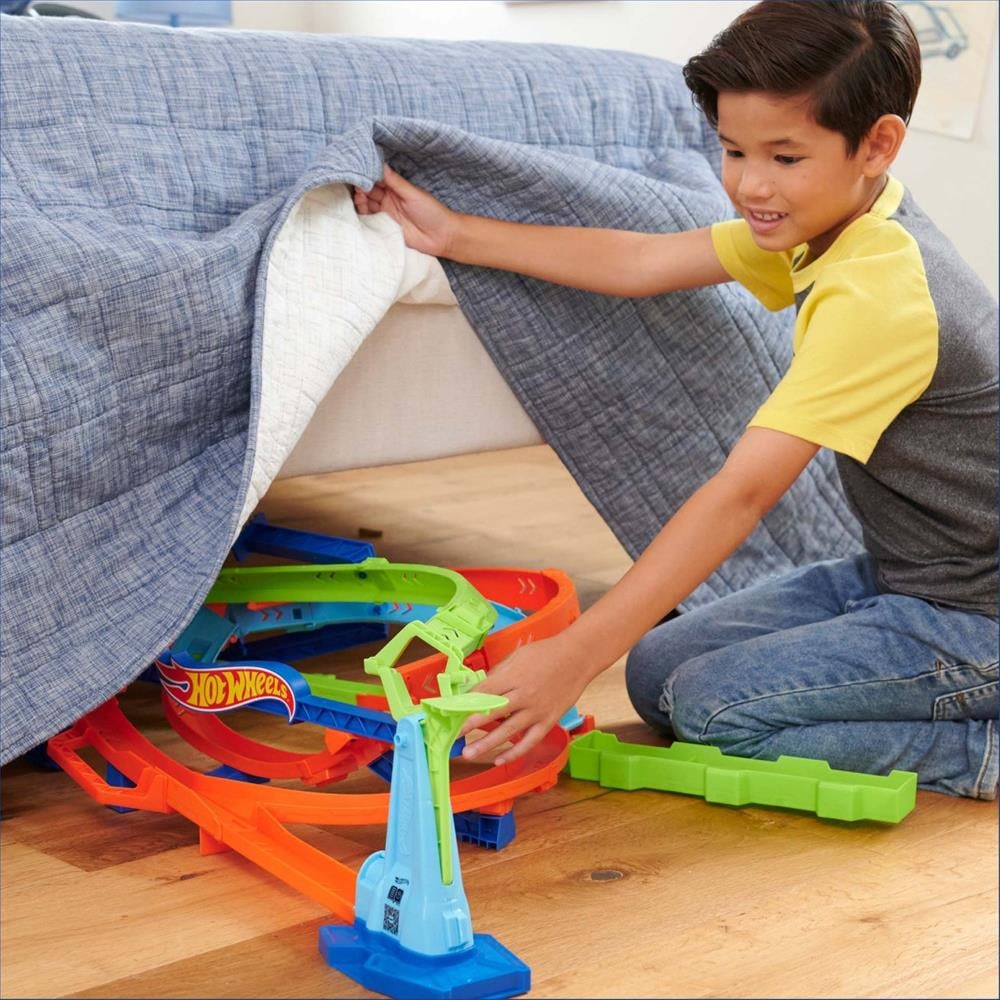 Hot Wheels Bumerang Çemberli Yarış Pisti HTK16