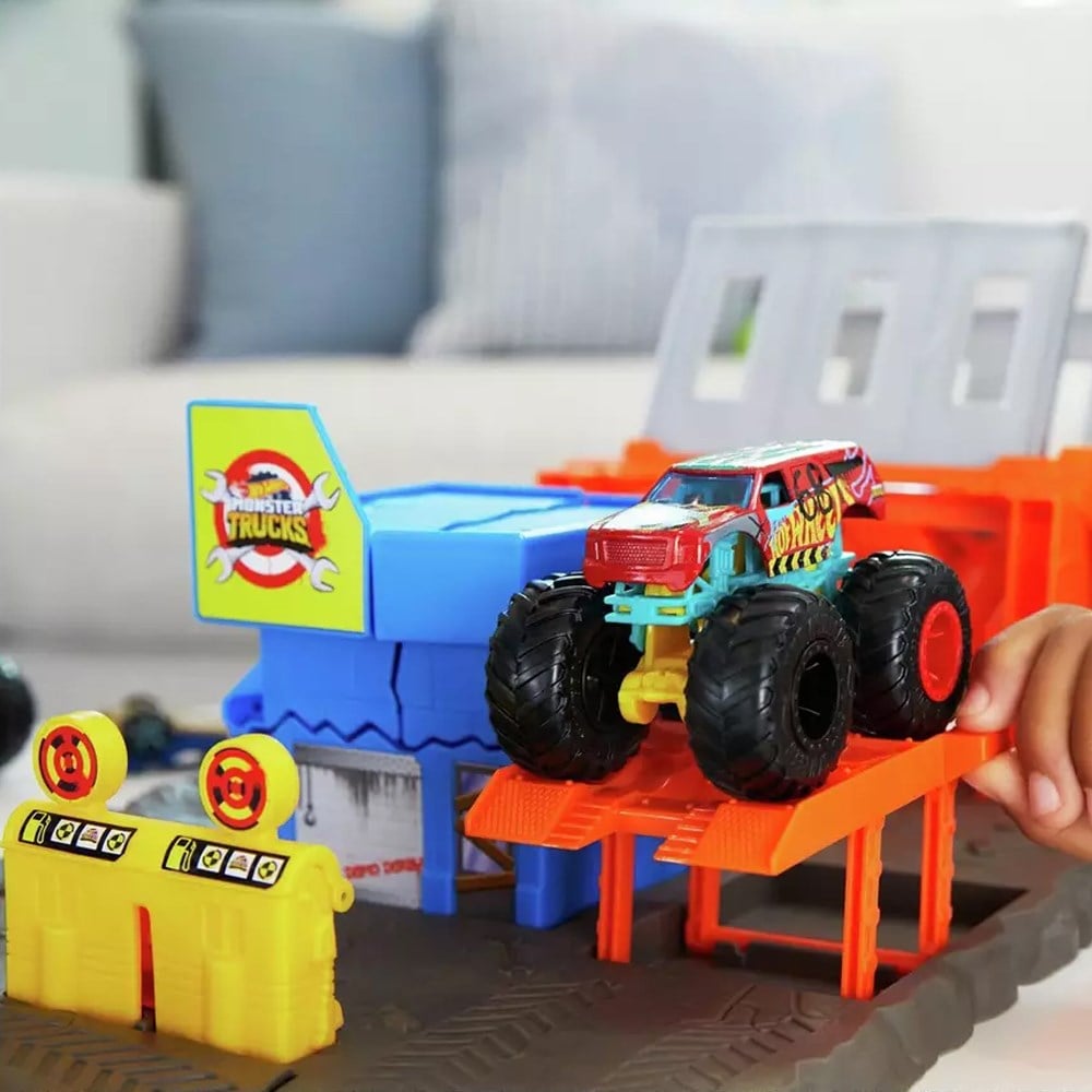Hot Wheels Monster Trucks Patlama İstasyonu Oyun Seti HFB12
