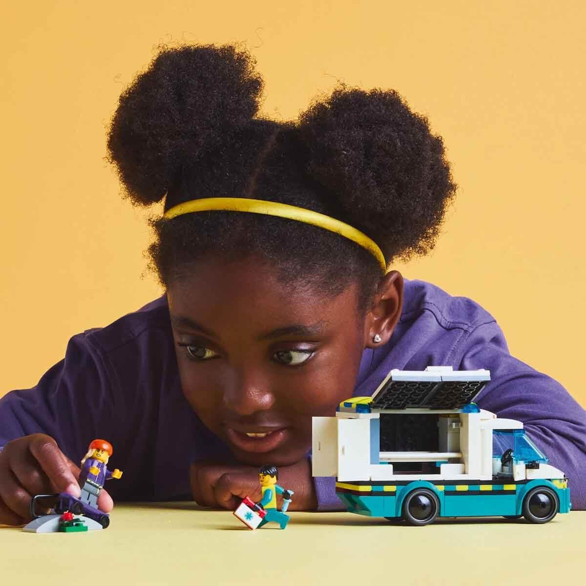 Lego City Acil Yardım Ambulansı 60451 Çocuklar için Yaratıcı Oyuncak Yapım Seti 184 Parça