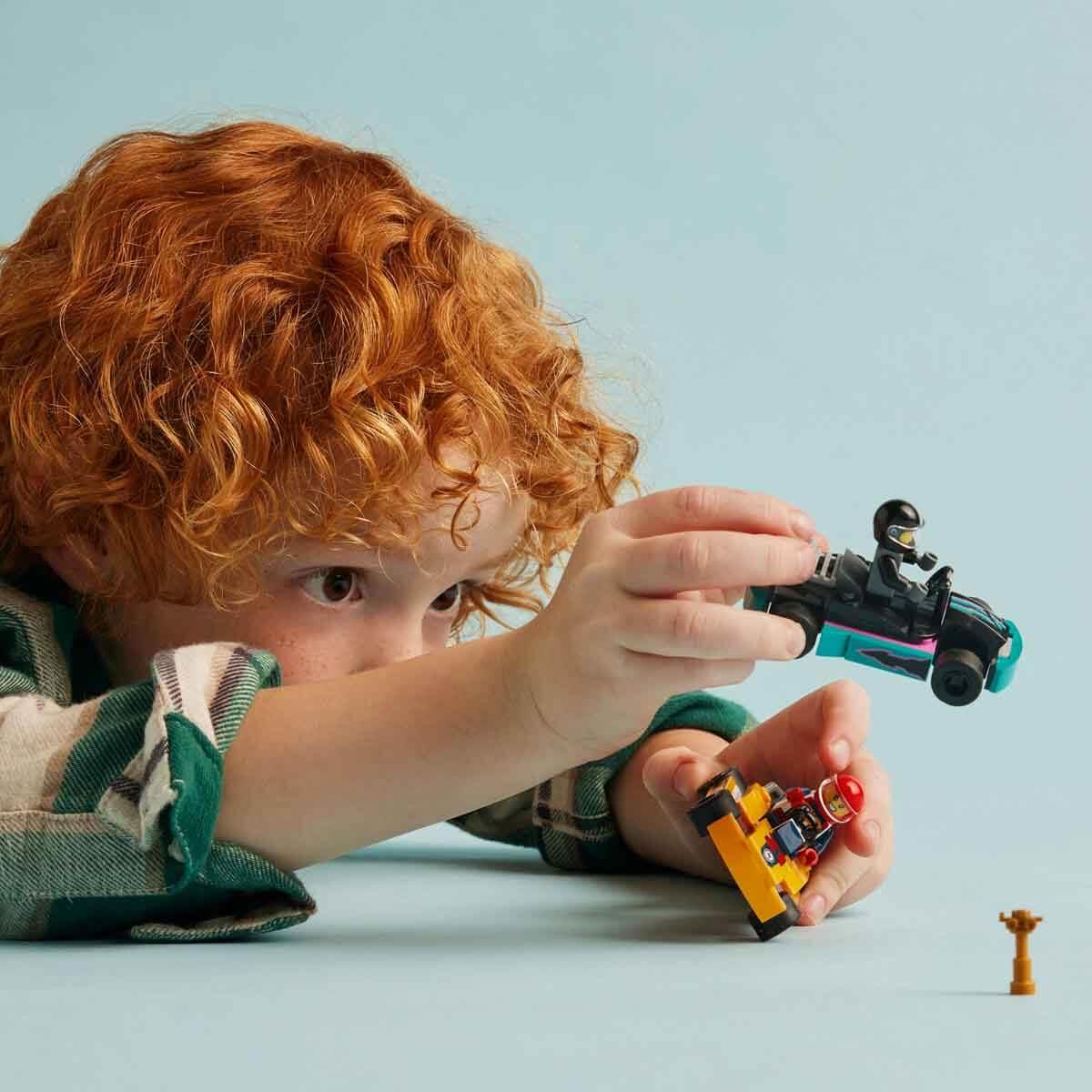 Lego City Go-Kartlar ve Yarış Sürücüleri 60400 - 5 Yaş ve Üzeri için Yarışçı Minifigürü İçeren Yaratıcı Oyuncak Yapım Seti 99 Parça