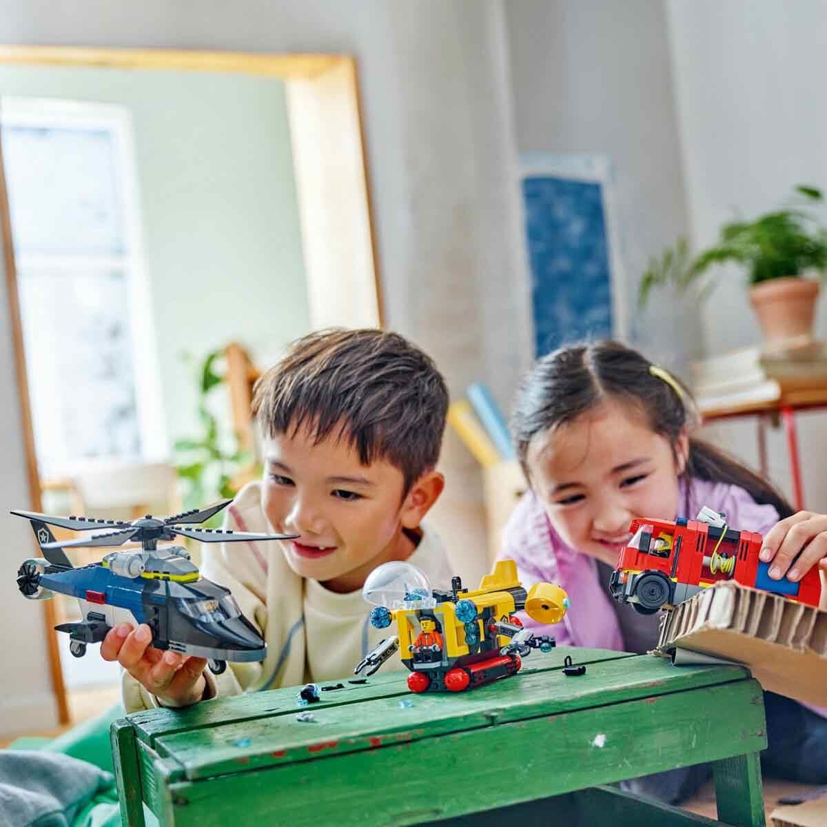 Lego City Helikopter İtfaiye Kamyonu ve Denizaltı Karışımı 60462 874 Parça