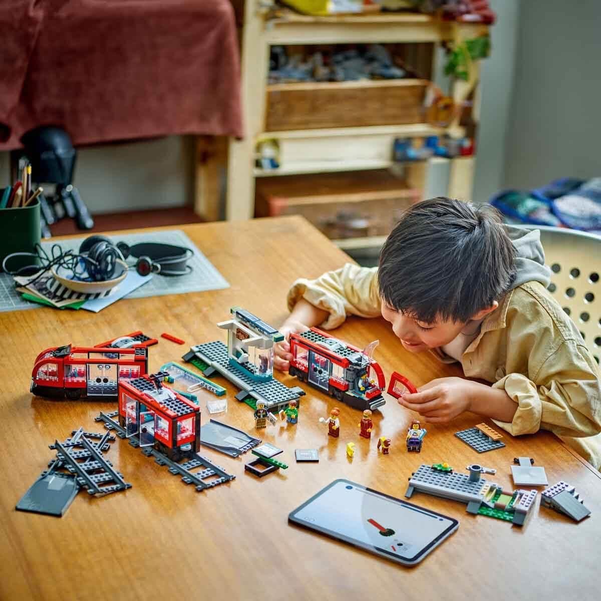 Lego City Şehir Merkezi Tramvay İstasyonu 60423 811 Parça