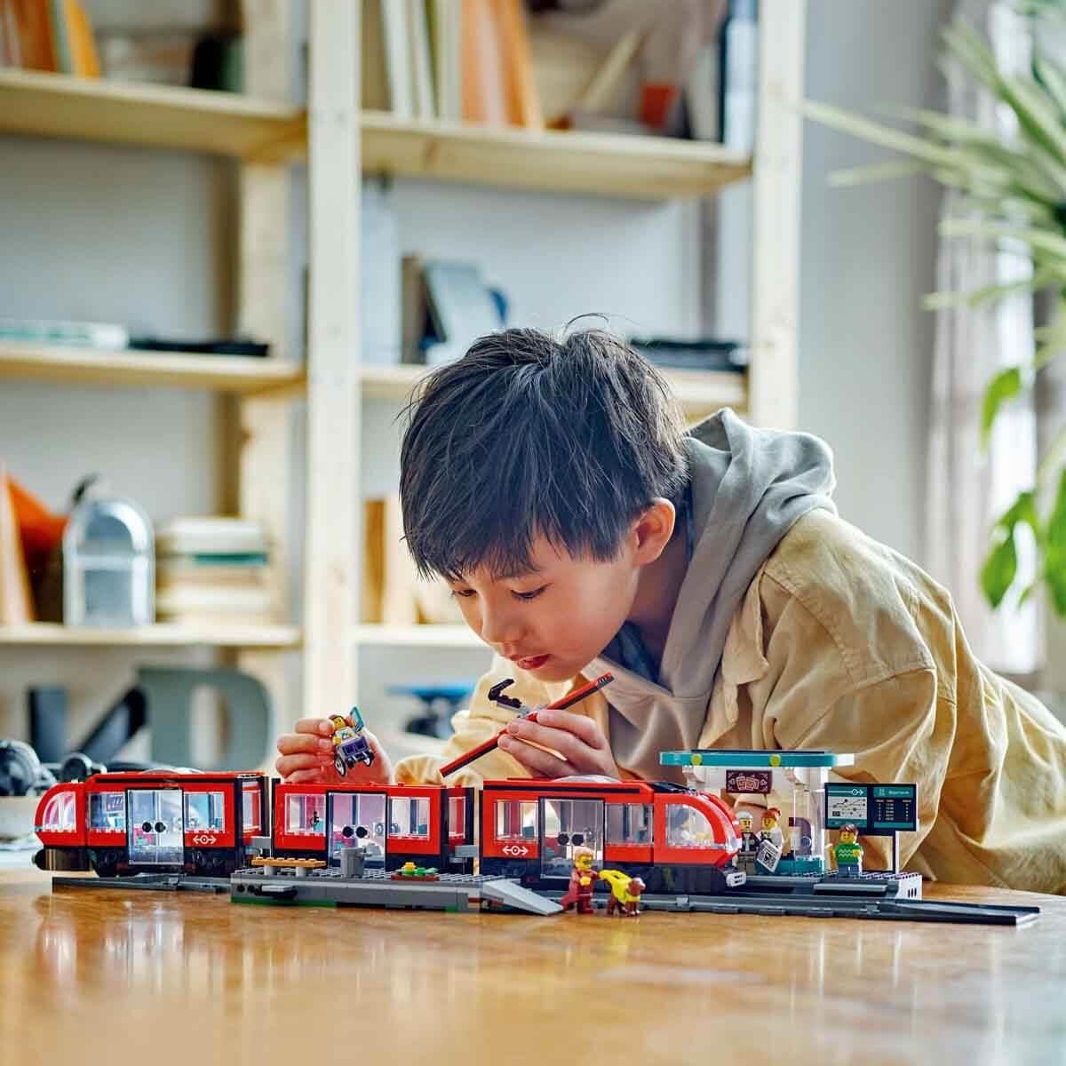 Lego City Şehir Merkezi Tramvay İstasyonu 60423 811 Parça