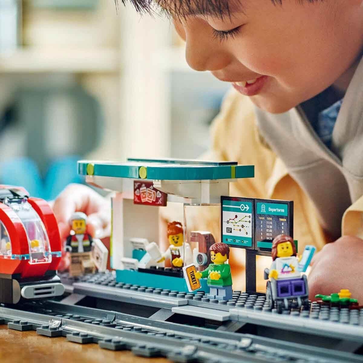 Lego City Şehir Merkezi Tramvay İstasyonu 60423 811 Parça