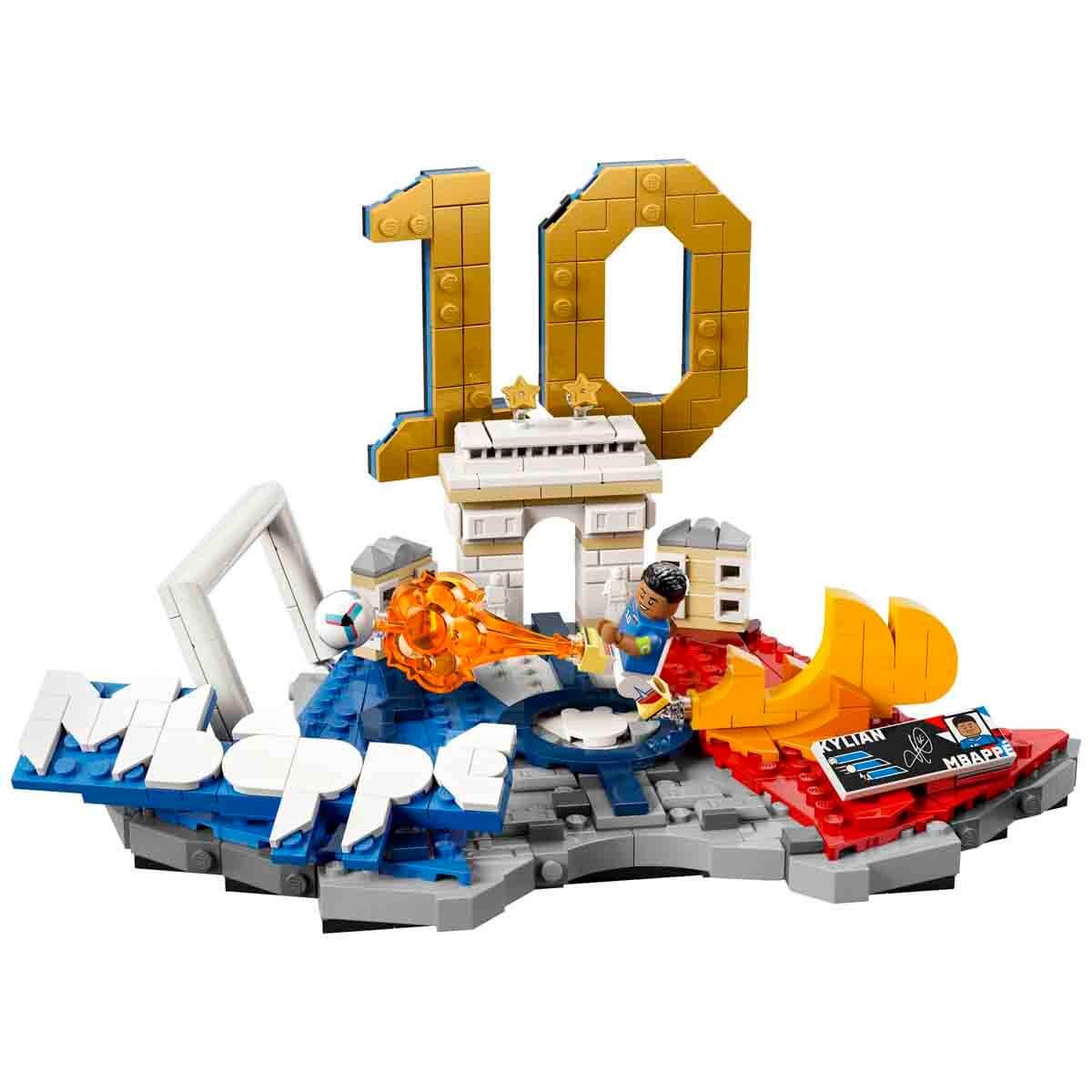 Lego Editions Kylian Mbappé – Unutulmaz Futbol Anları 43013 - 10 Yaş ve Üzeri Çocuklar için Dekoratif Futbol Modeli Yapım Seti (490 Parça)