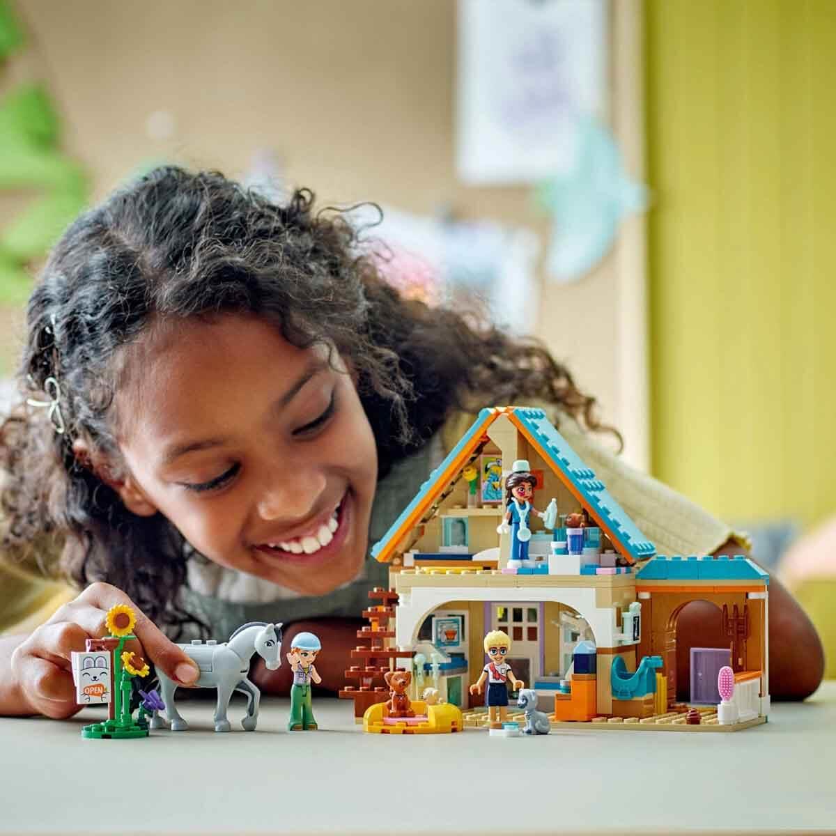 Lego Friends At ve Evcil Hayvan Veteriner Kliniği 42651