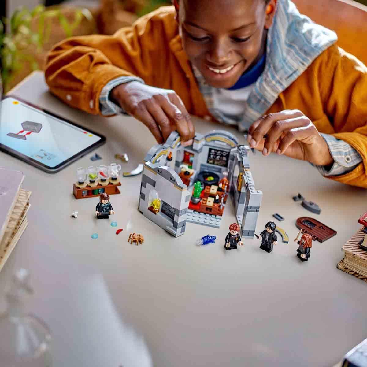 Lego Harry Potter Hogwarts Şatosu: İksir Dersi 76431 397 Parça