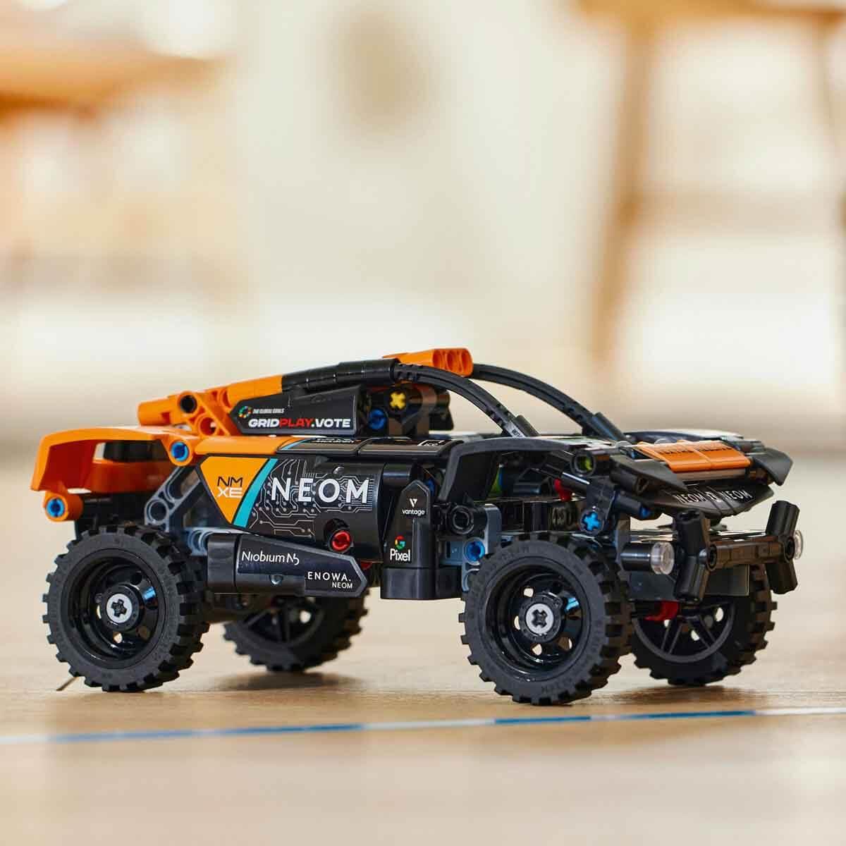 LMT42166 NEOM MC LAREN E RACE CAR