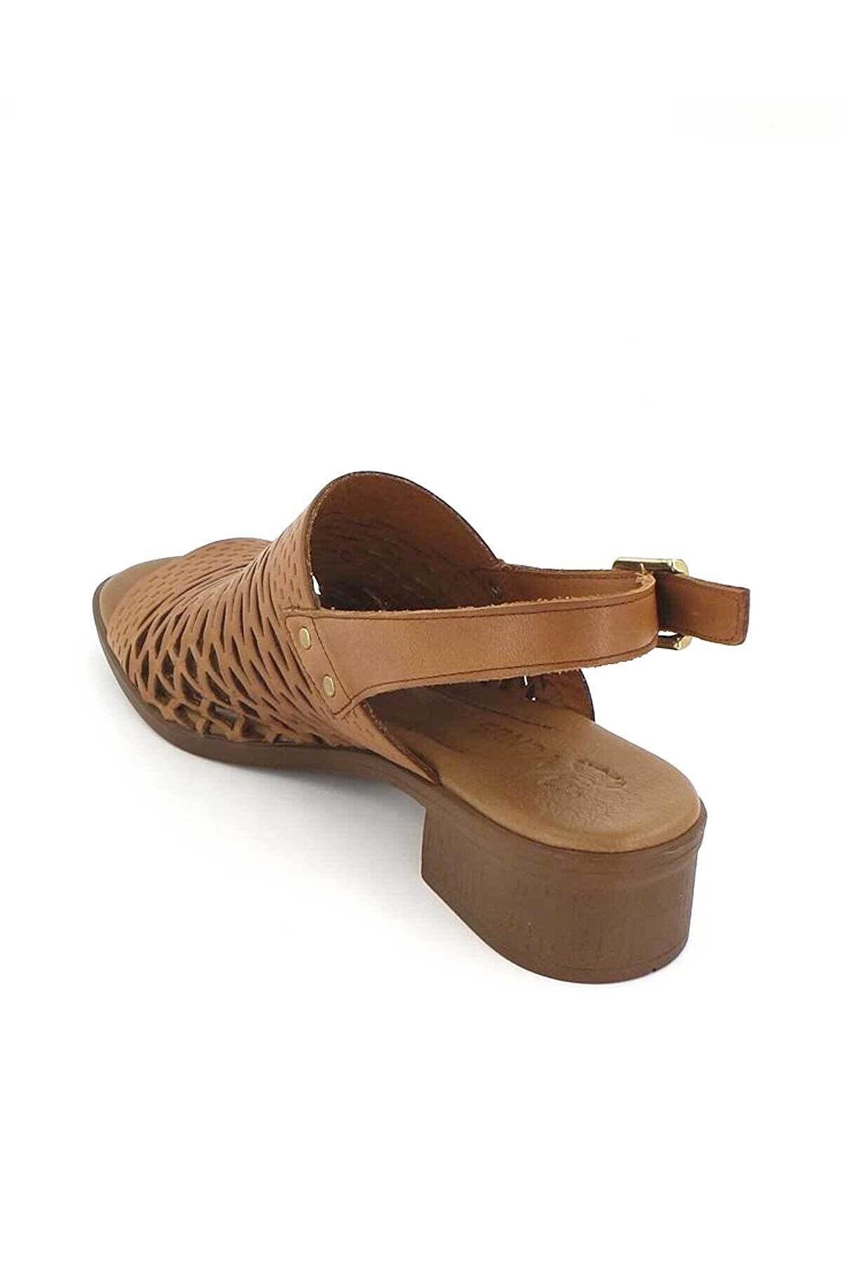 21986001 Kadın Topuklu Deri Sandalet Taba