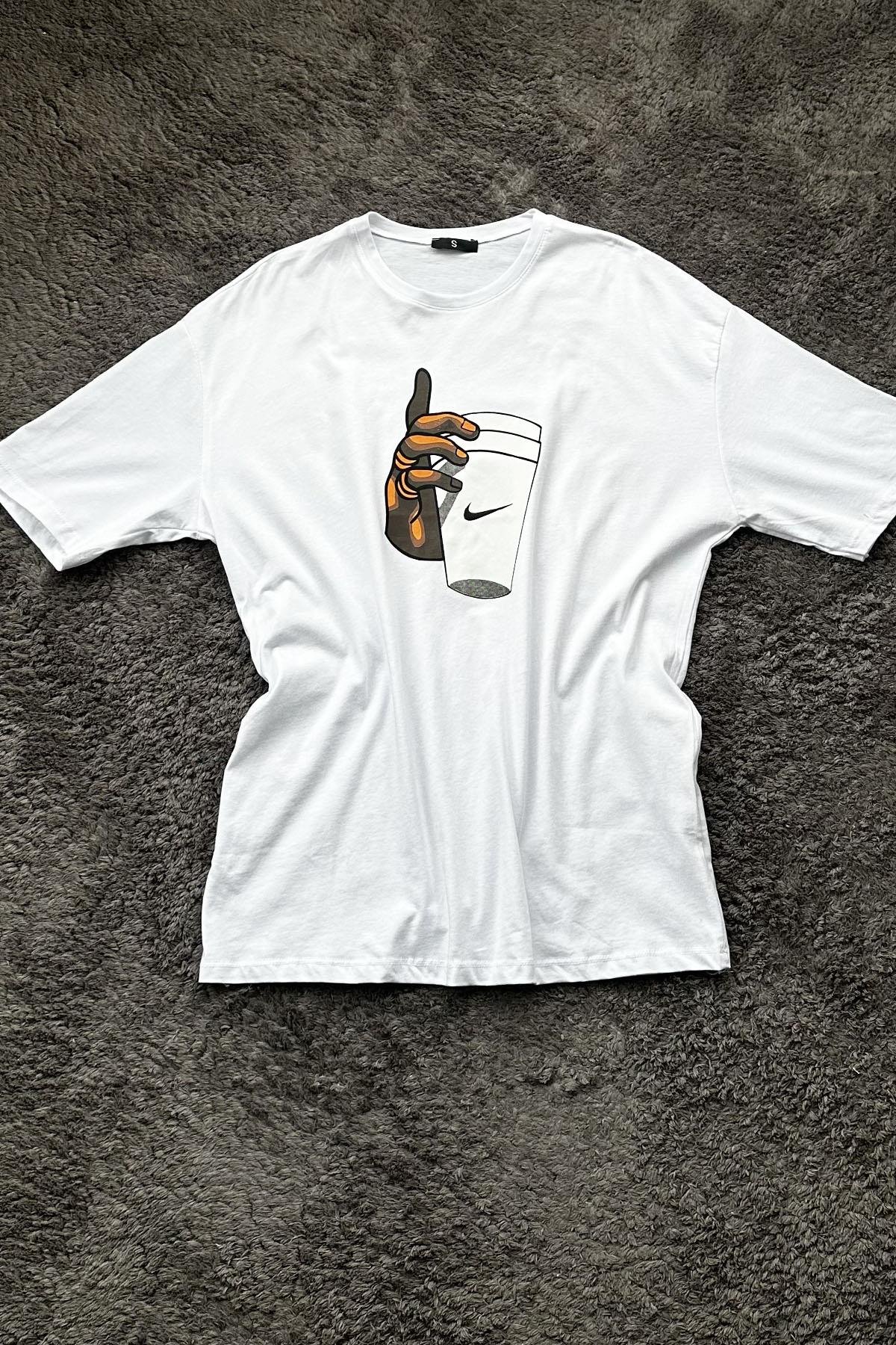 Kadın Amblemli Bardak Baskılı Tshirt - BEYAZ