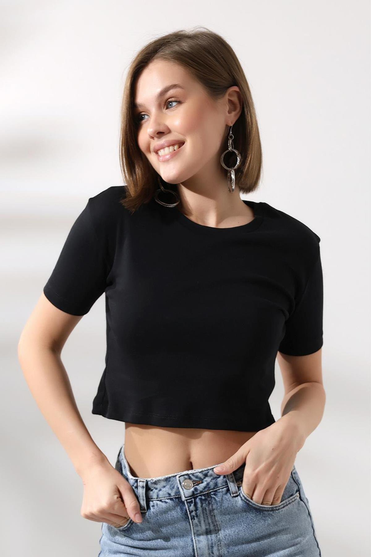 Kadın Bisiklet Yaka Crop Tshirt - SİYAH