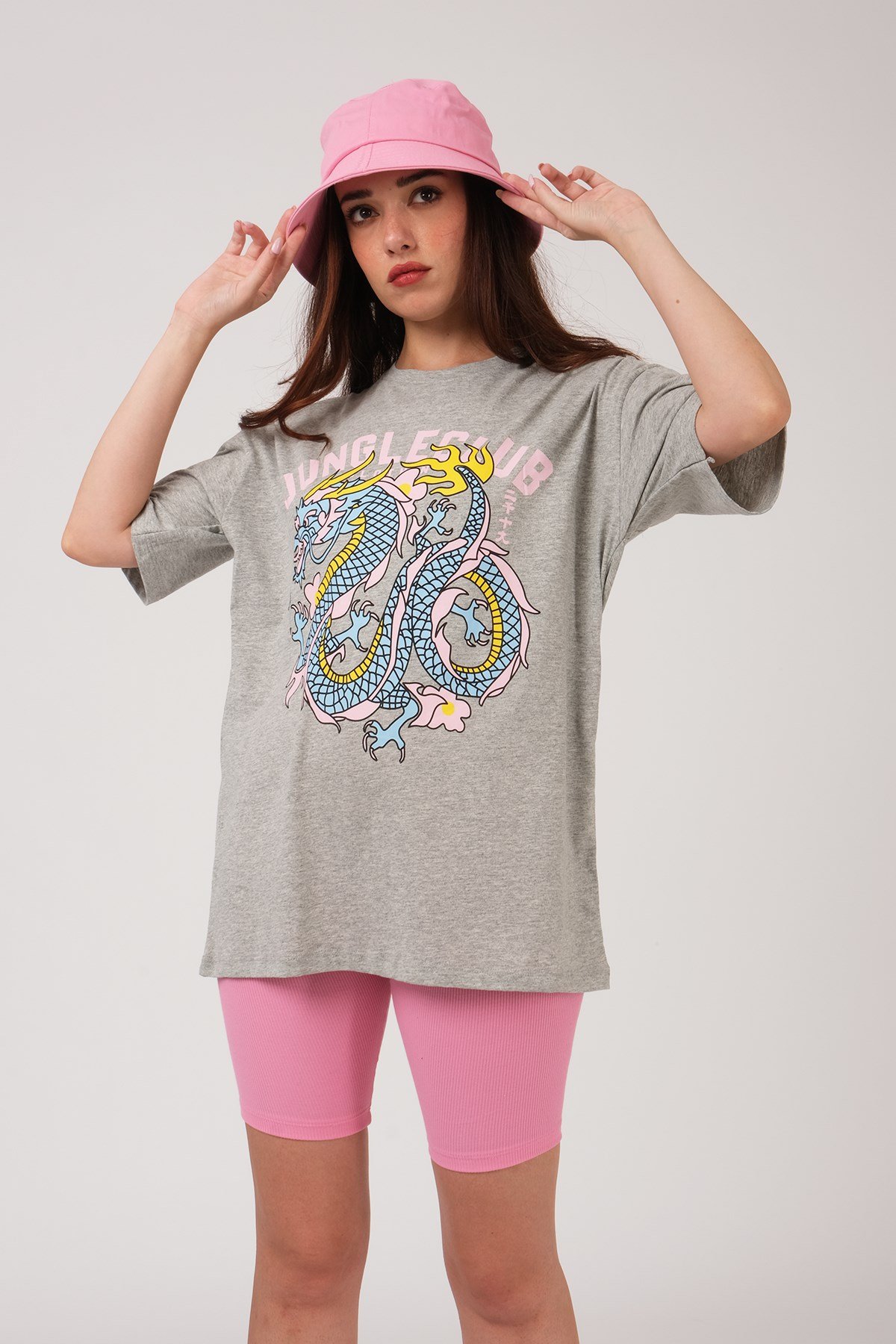 KADIN EJDERHA VE YAZI BASKILI TSHIRT
