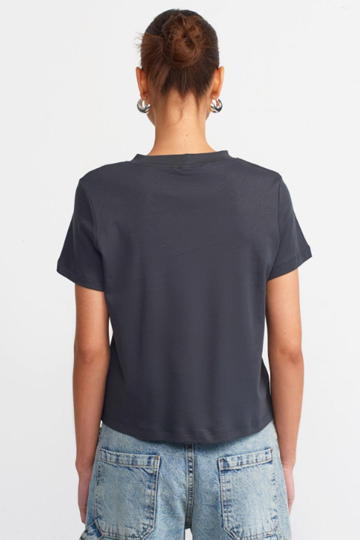 Kadın Kalp Nakışlı Bisiklet Yaka Pamuklu Tshirt - ANTRESİT