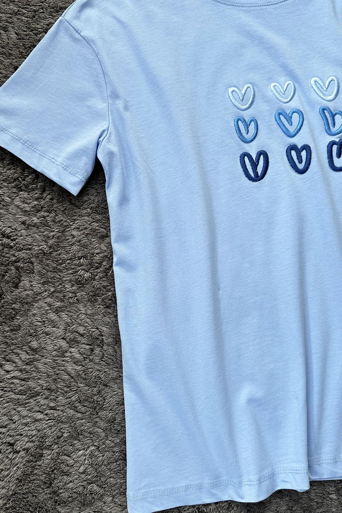 Kadın Kalp Nakışlı Tshirt - MAVİ