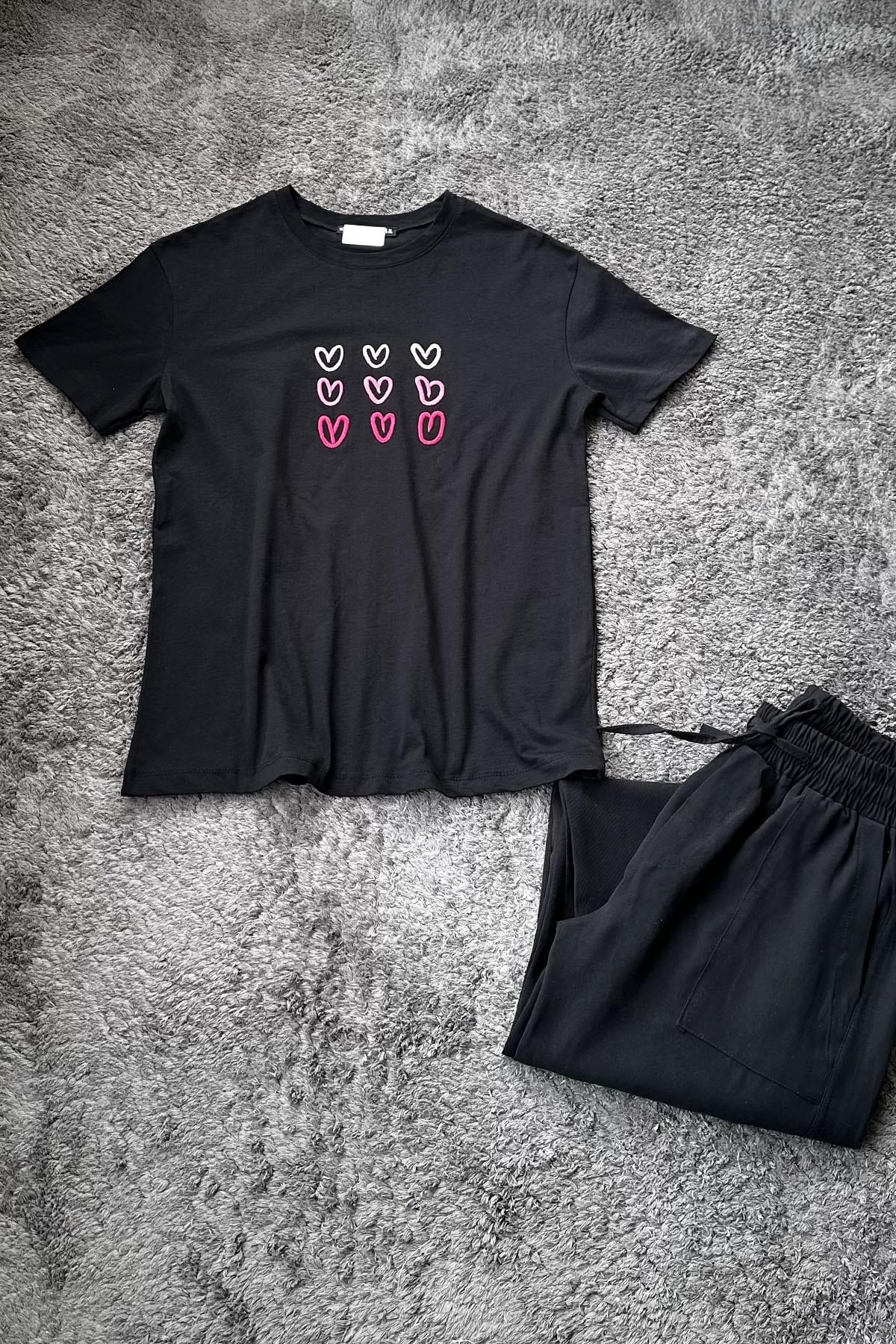 Kadın Kalp Nakışlı Tshirt - SİYAH