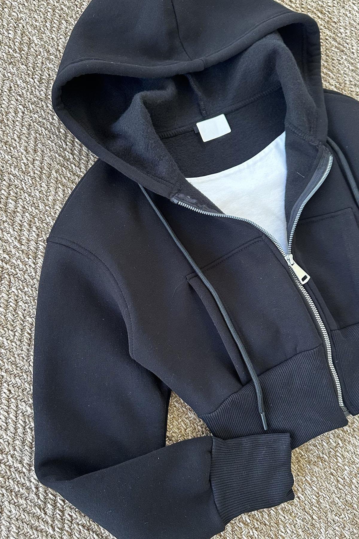 Kadın Kanguru Cepli Kapüşonlu Kısa Sweatshirt - SİYAH
